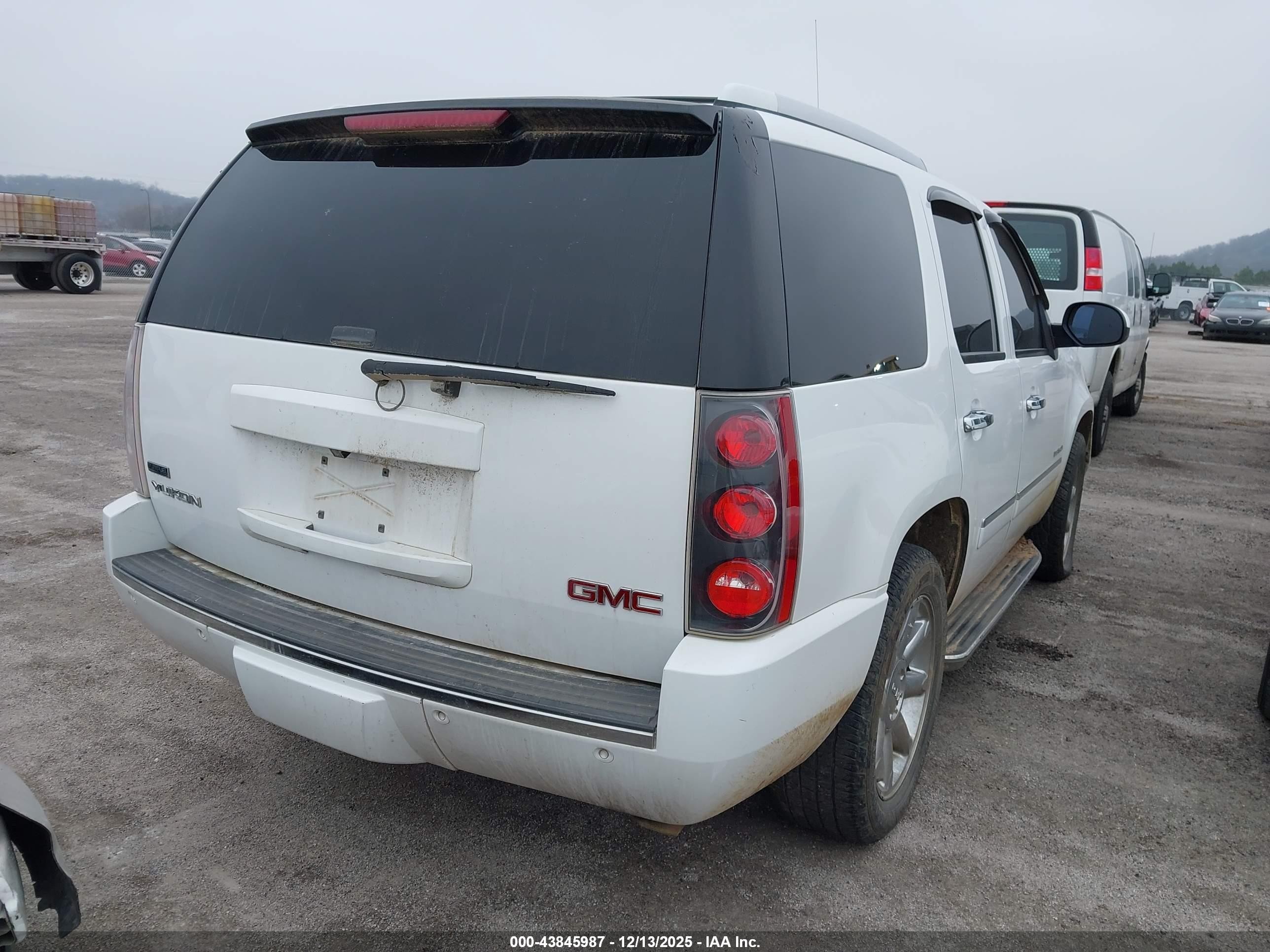 2011 Gmc Yukon Denali White vin: 1GKS1EEF3BR300649
