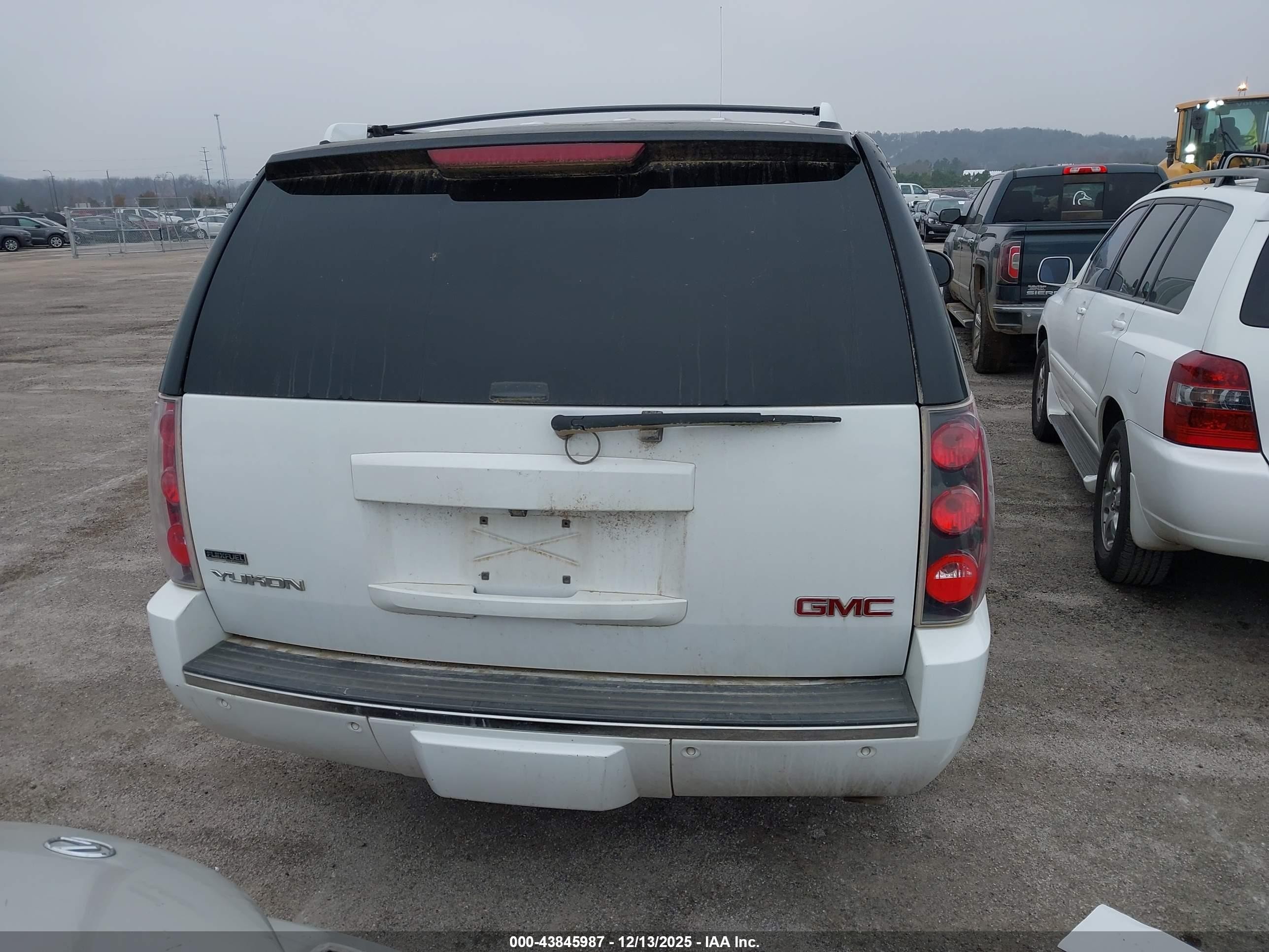 2011 Gmc Yukon Denali White vin: 1GKS1EEF3BR300649