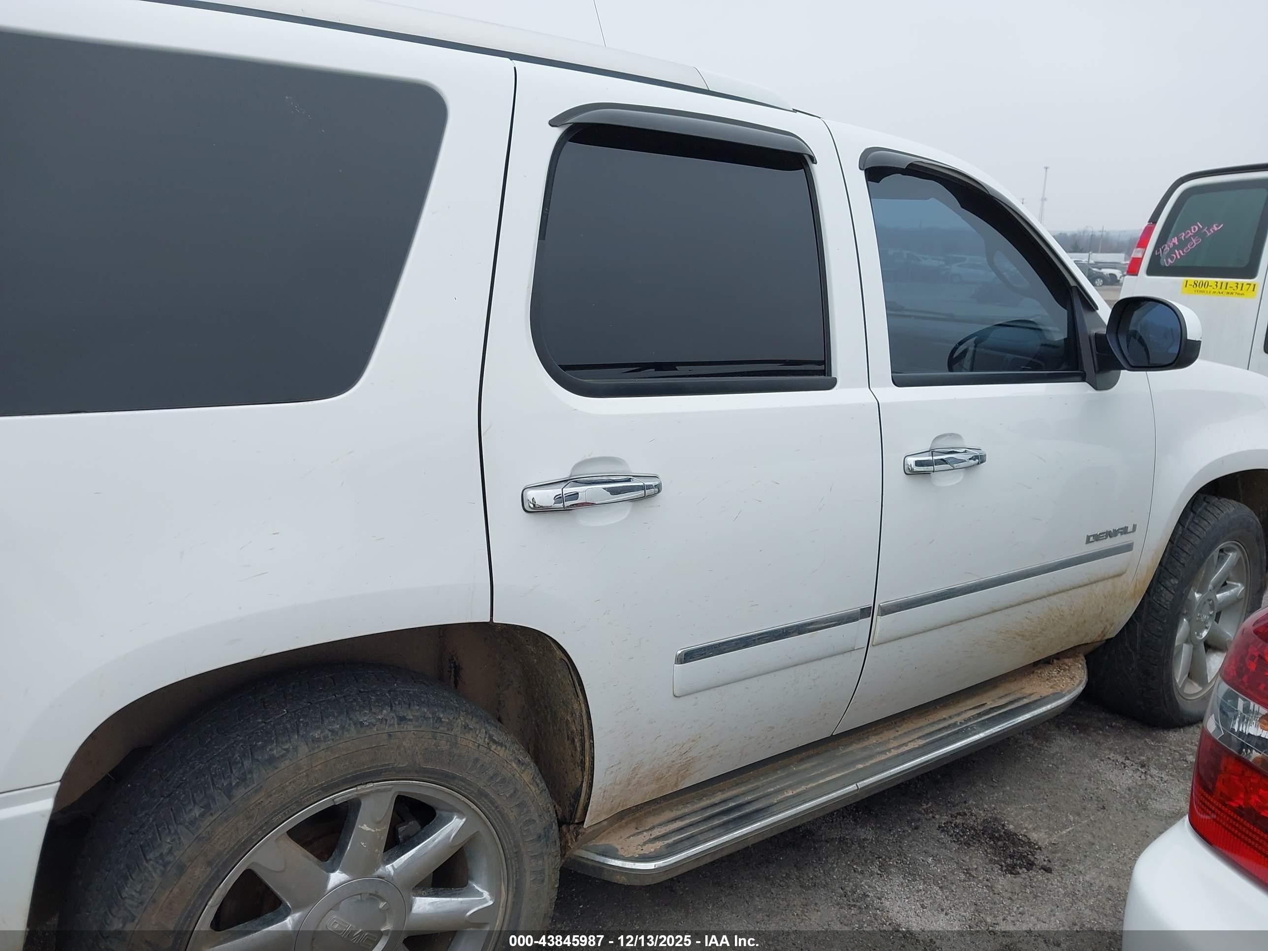 2011 Gmc Yukon Denali White vin: 1GKS1EEF3BR300649