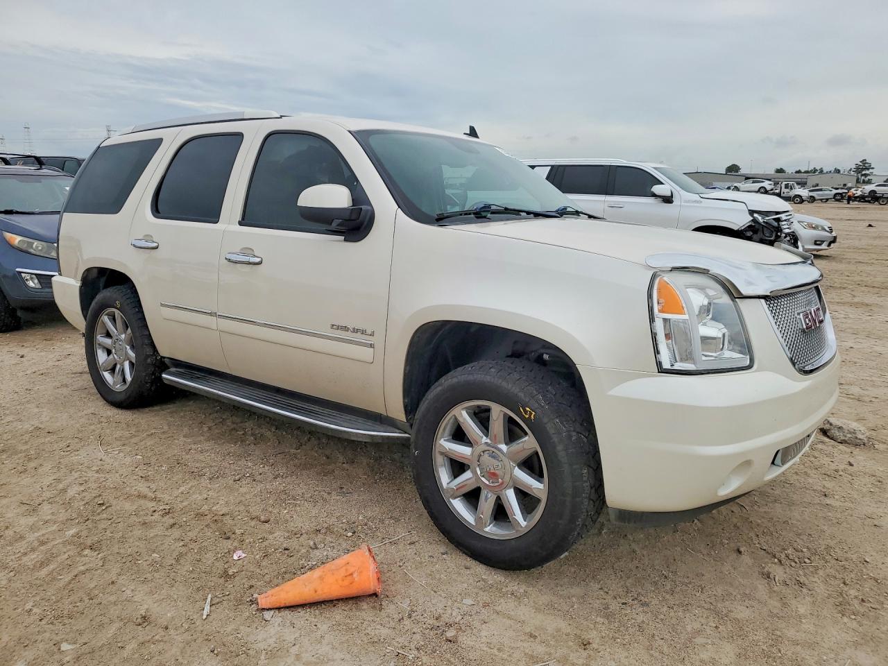 2013 Gmc Yukon Denali White vin: 1GKS1EEF4DR255630