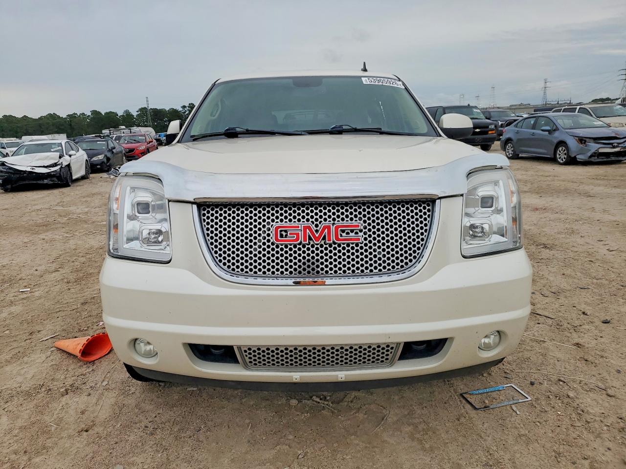 2013 Gmc Yukon Denali White vin: 1GKS1EEF4DR255630