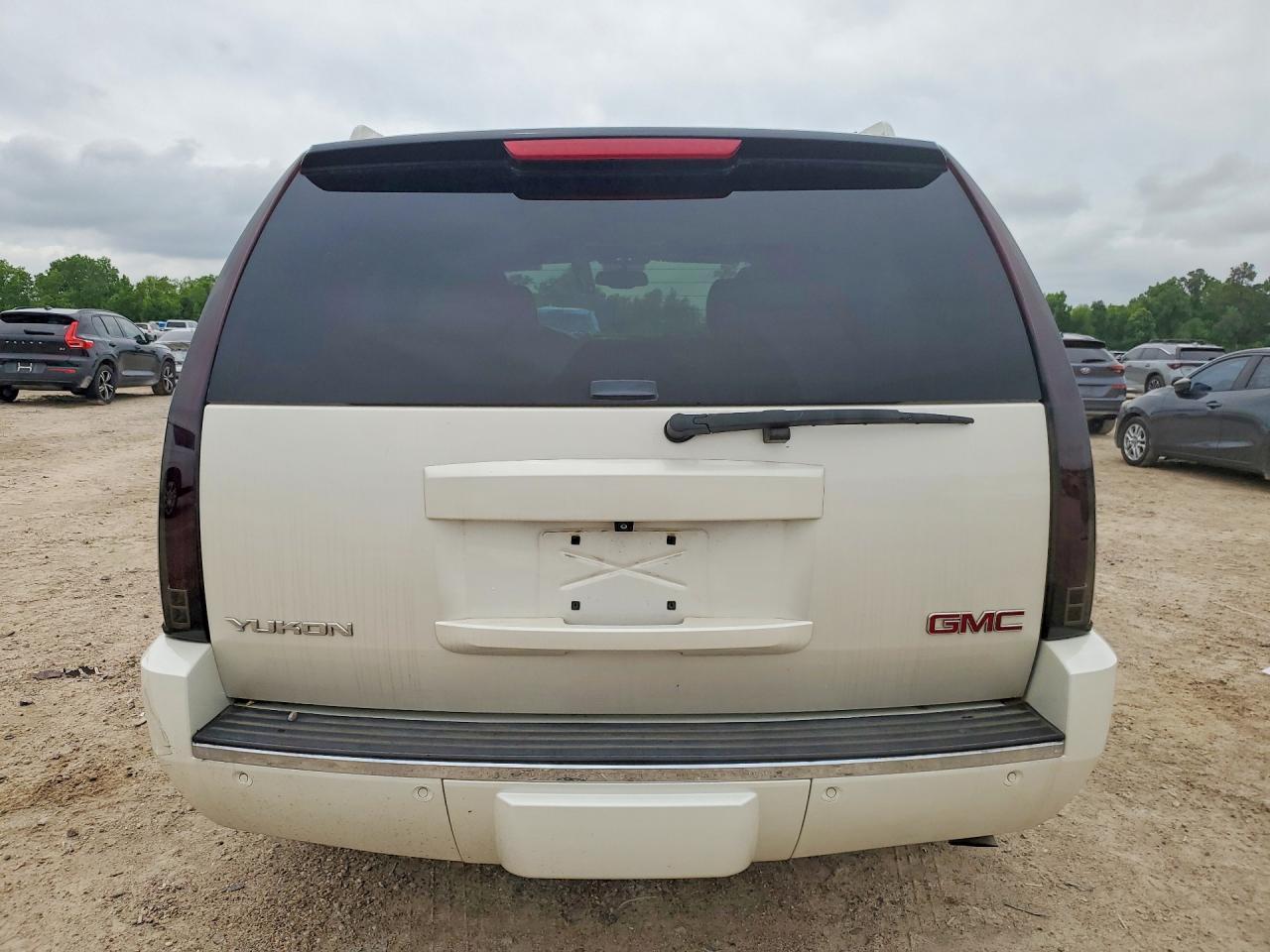 2013 Gmc Yukon Denali White vin: 1GKS1EEF4DR255630