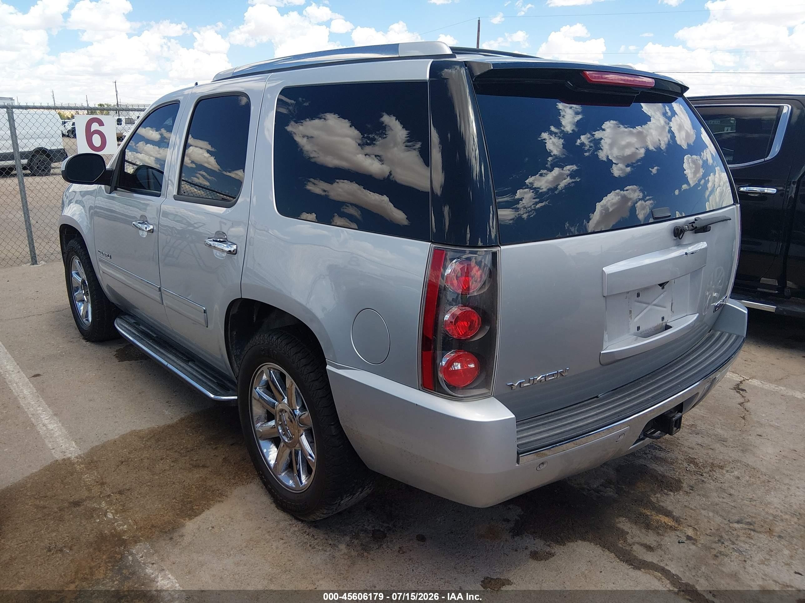 2014 Gmc Yukon Denali Silver vin: 1GKS1EEF4ER141001