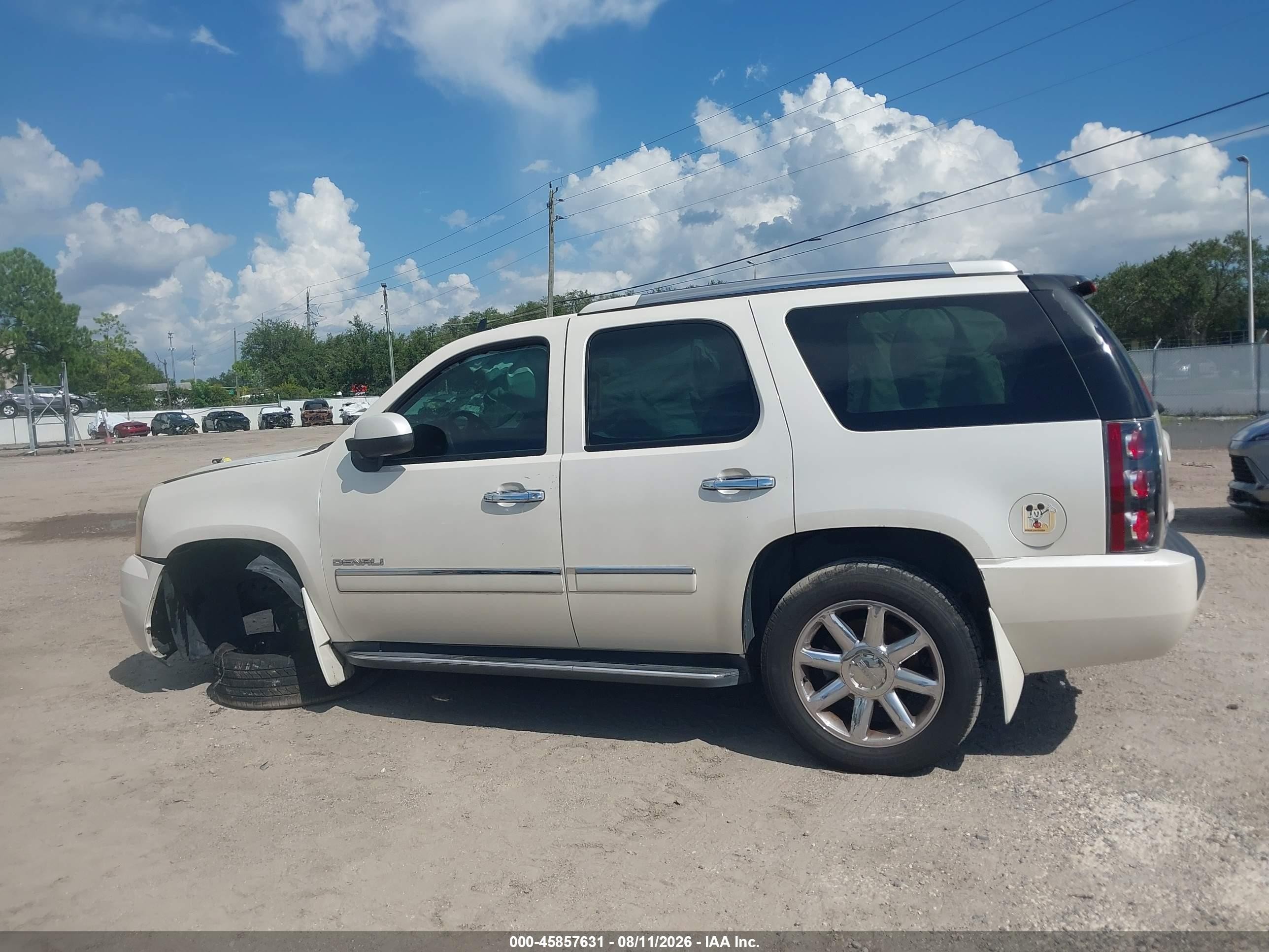2011 Gmc Yukon Denali Белый vin: 1GKS1EEF5BR369312