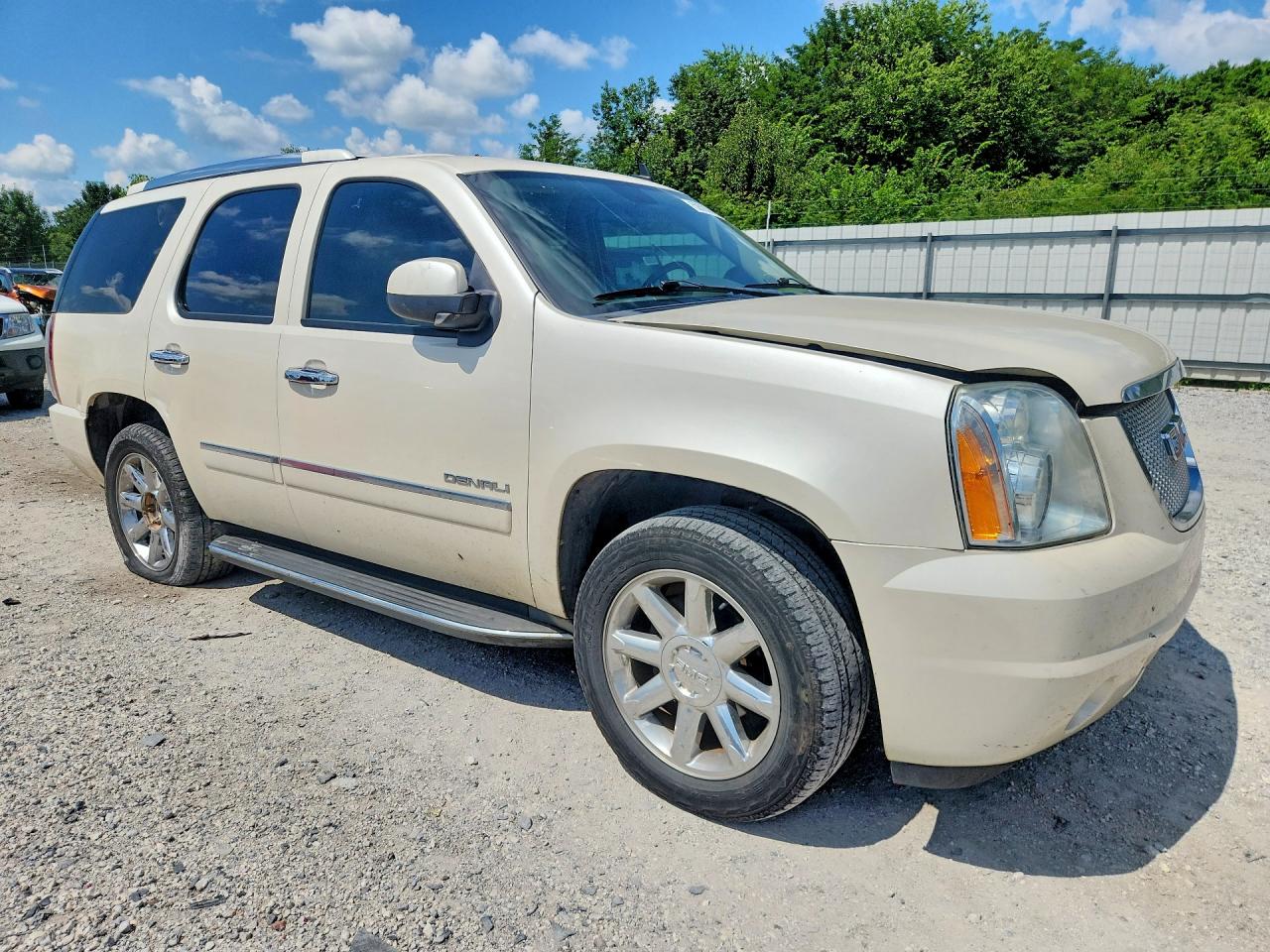 2014 Gmc Yukon Denali White vin: 1GKS1EEF6ER140206