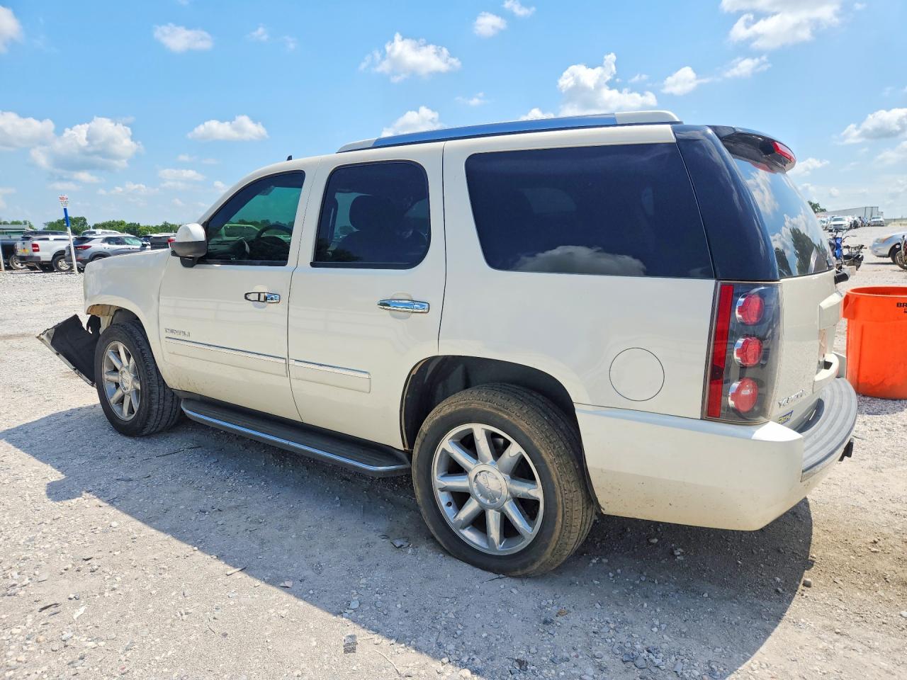 2014 Gmc Yukon Denali White vin: 1GKS1EEF6ER140206