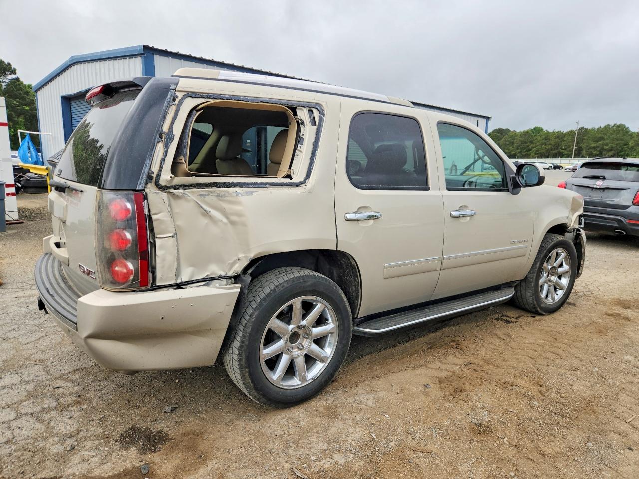 2011 Gmc Yukon Denali Tan vin: 1GKS1EEFXBR220295
