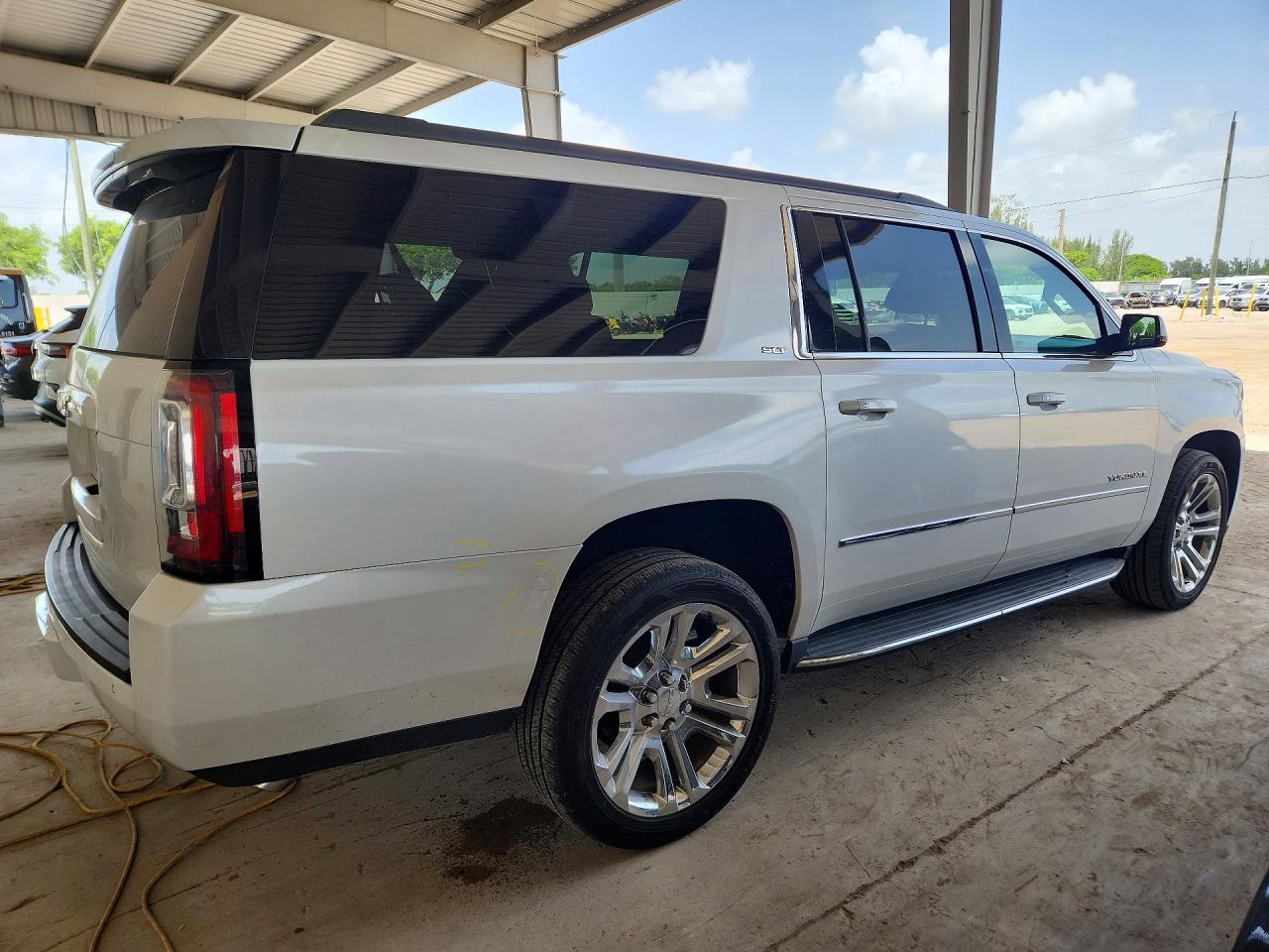 2018 Gmc Yukon Xl C1500 Slt White vin: 1GKS1GKC1JR366606