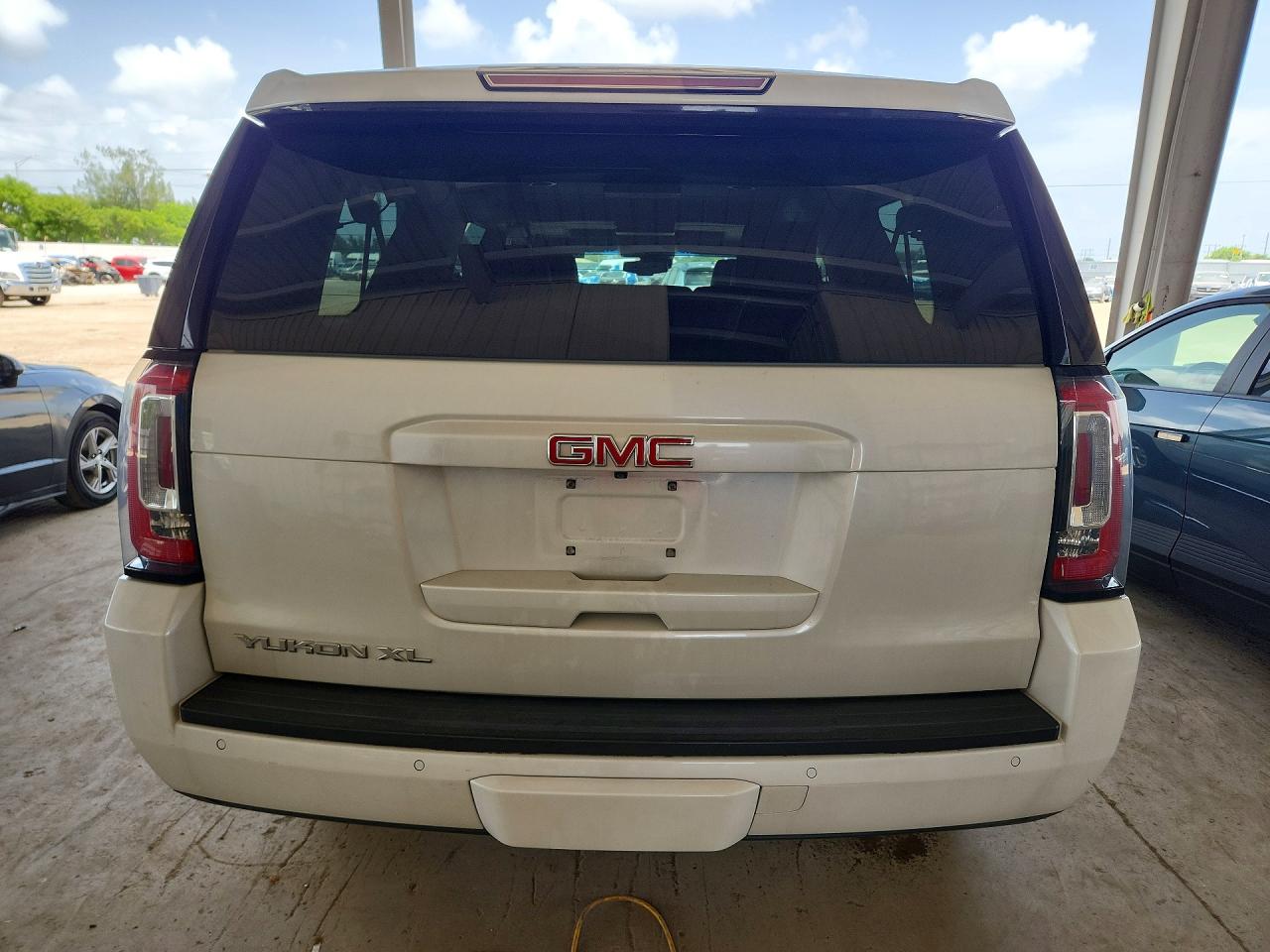2018 Gmc Yukon Xl C1500 Slt White vin: 1GKS1GKC1JR366606