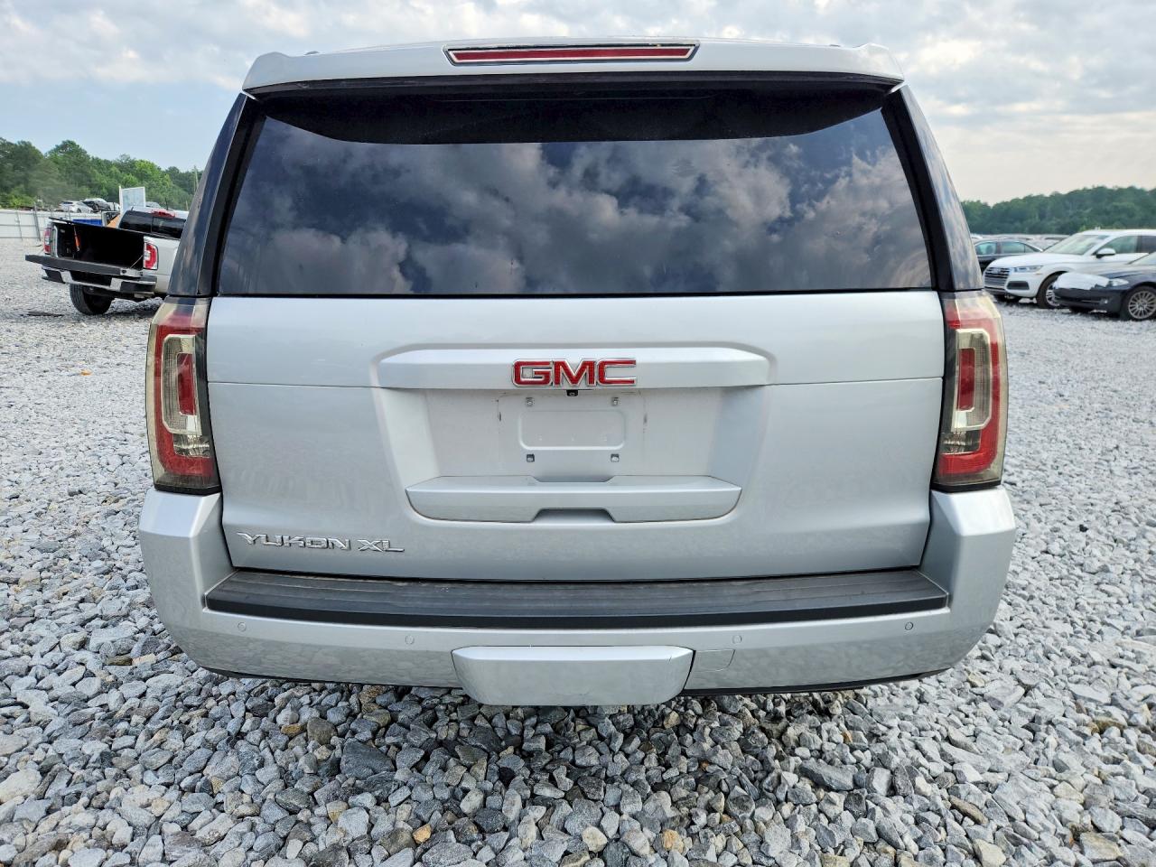 2016 Gmc Yukon Xl C1500 Slt Серый vin: 1GKS1GKC3GR293716