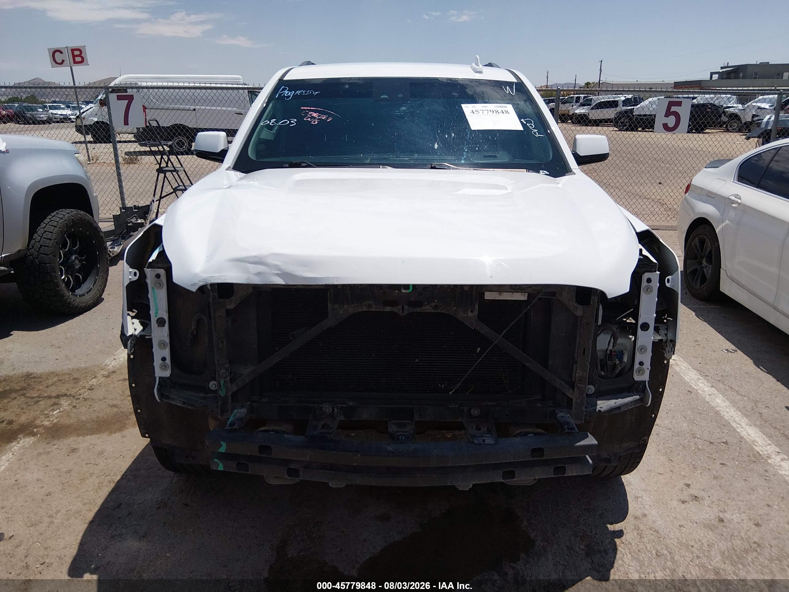 2018 Gmc Yukon Xl Slt White vin: 1GKS1GKC4JR288144