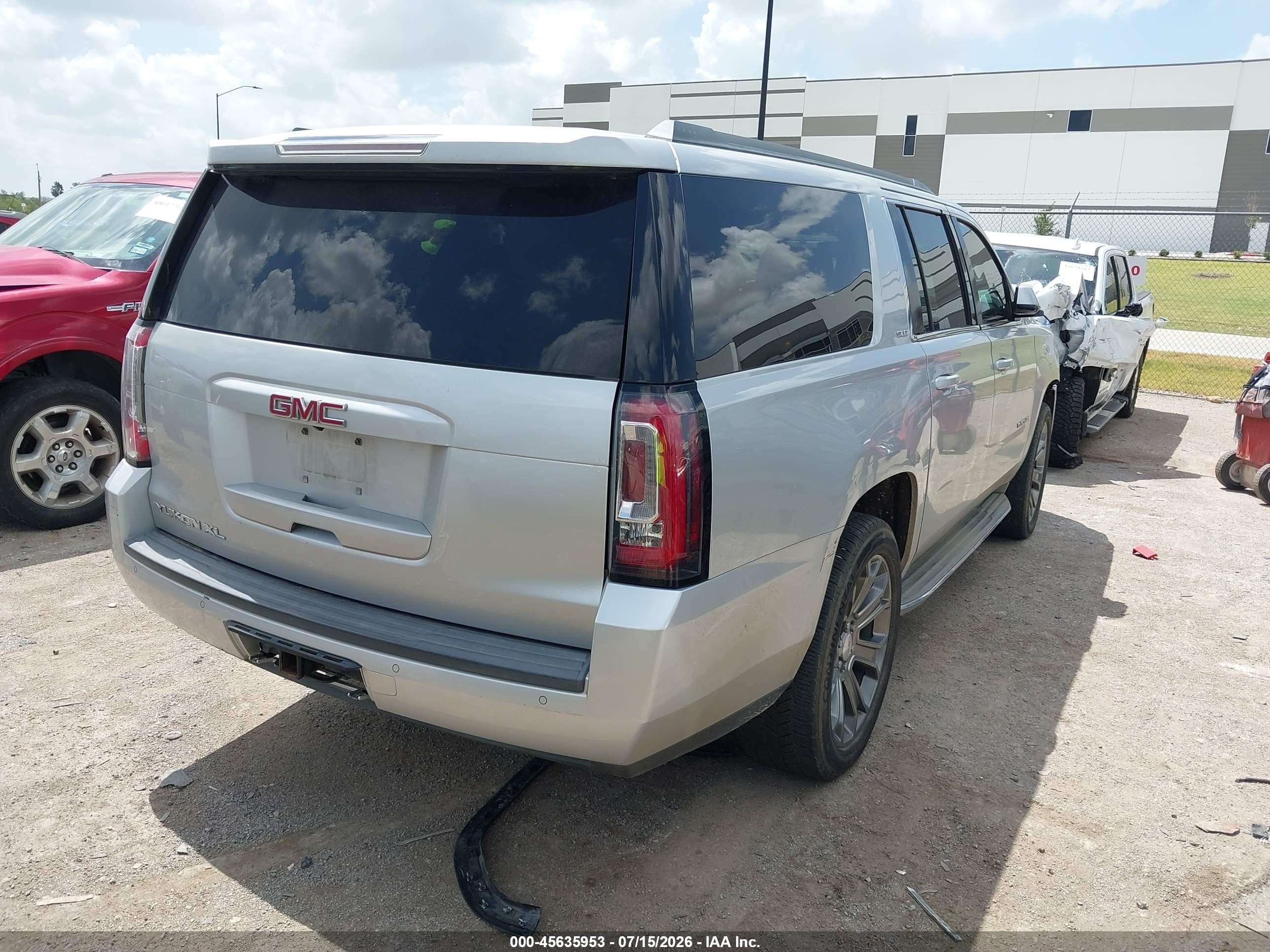 2015 Gmc Yukon Xl 1500 Sle Silver vin: 1GKS1GKC5FR172300