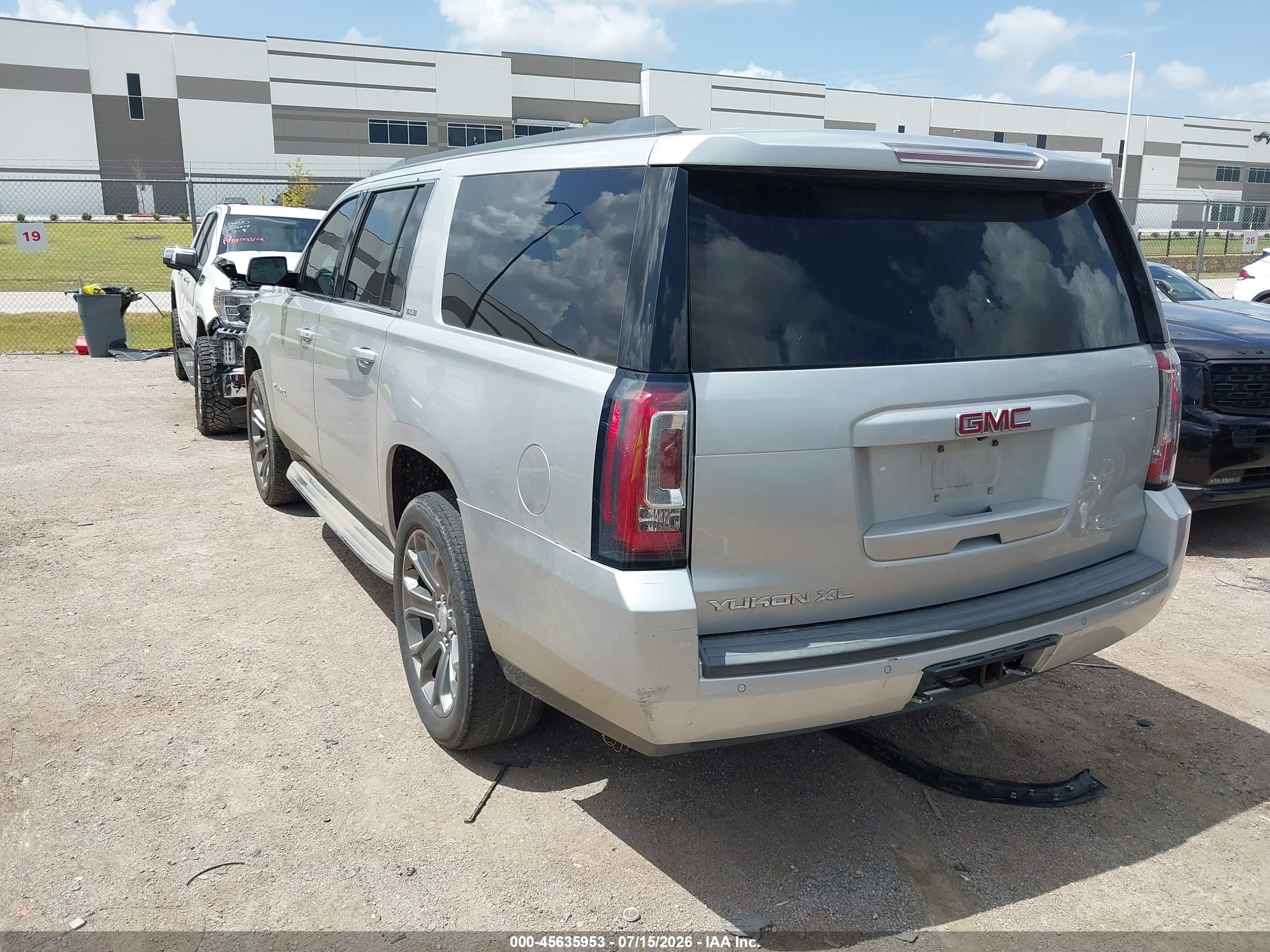 2015 Gmc Yukon Xl 1500 Sle Silver vin: 1GKS1GKC5FR172300