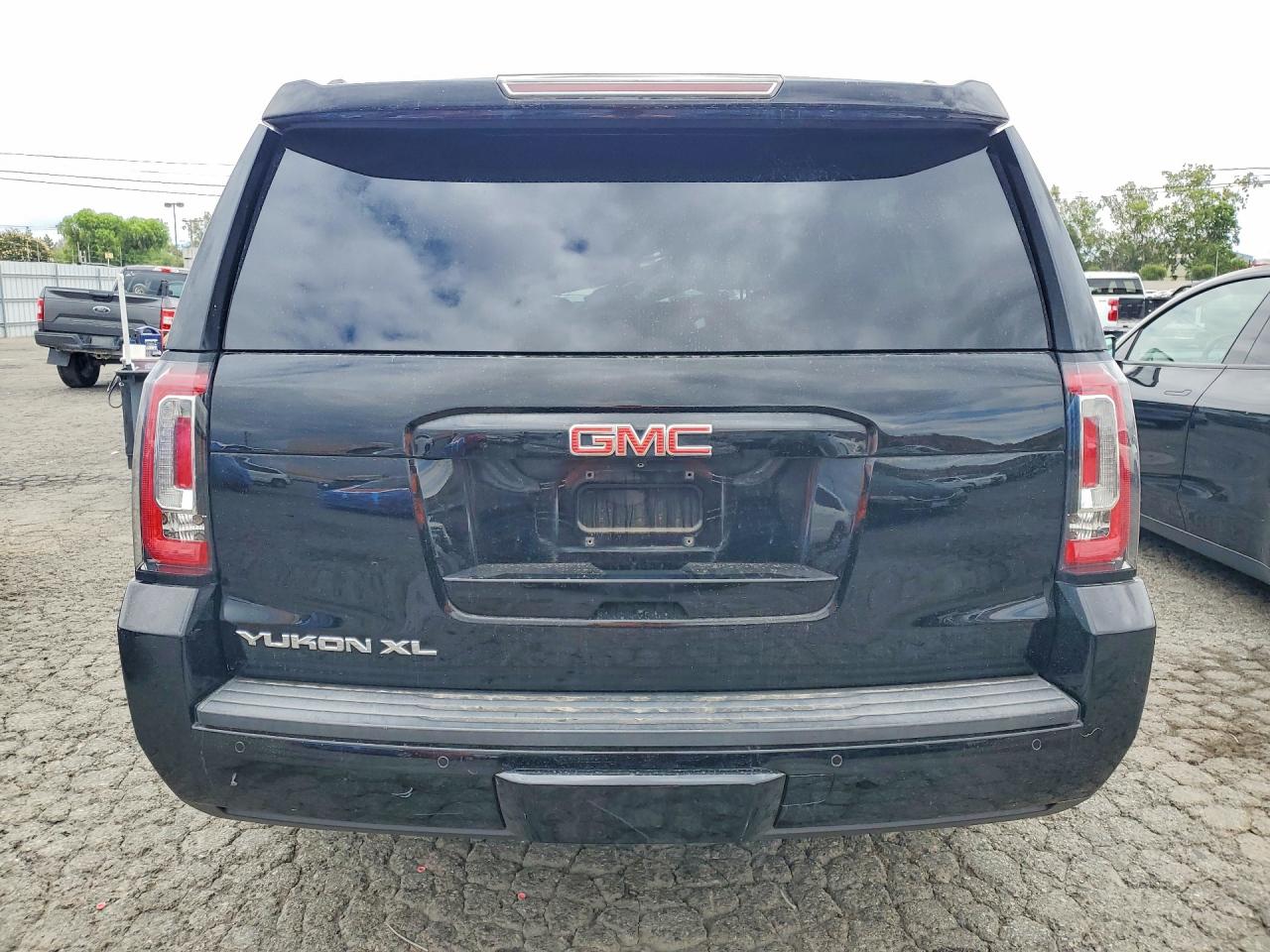 2015 Gmc Yukon Xl C1500 Sle Black vin: 1GKS1GKC6FR746404