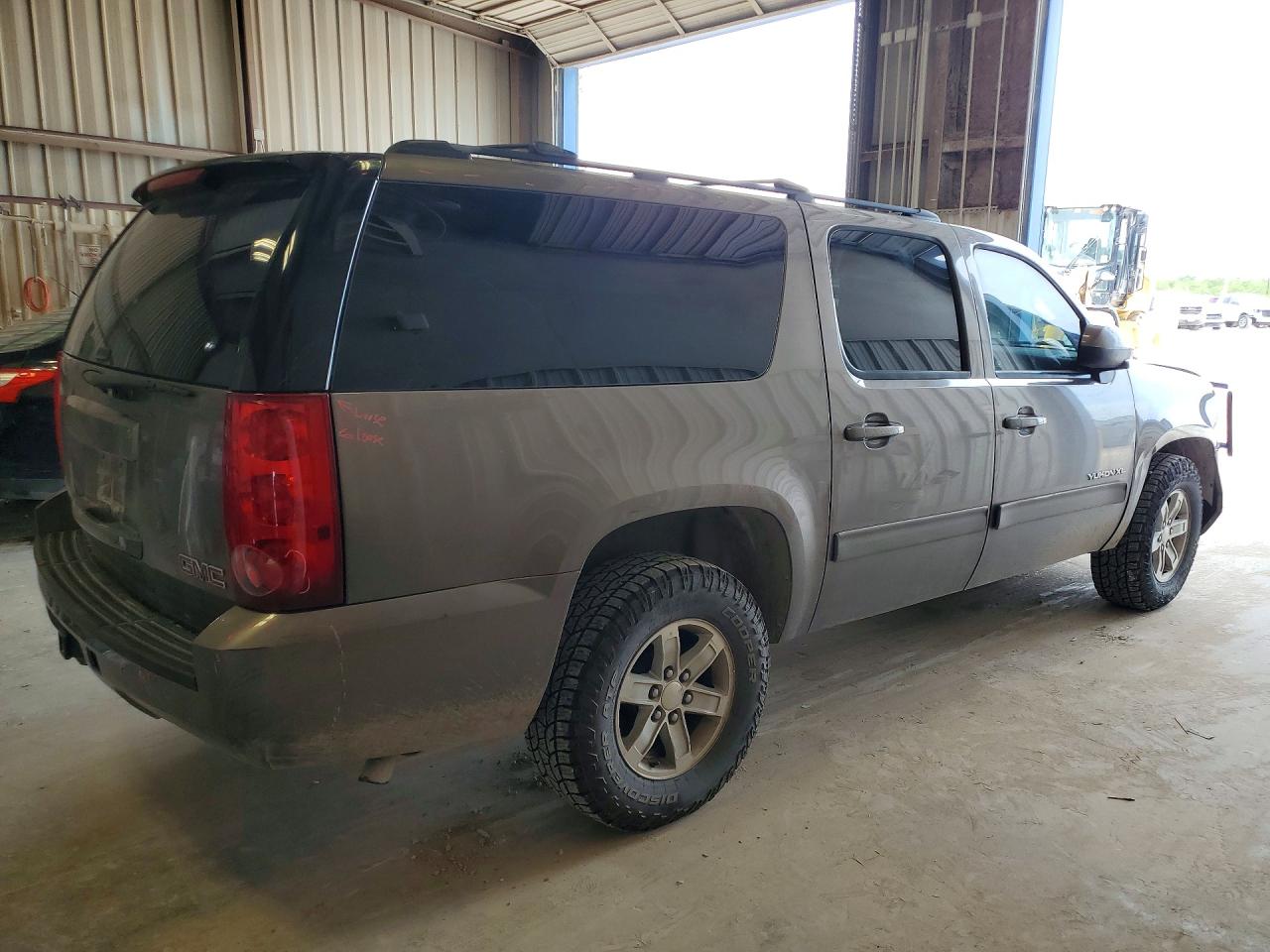 2013 Gmc Yukon Xl C1500 Sle Серый vin: 1GKS1HE02DR106176