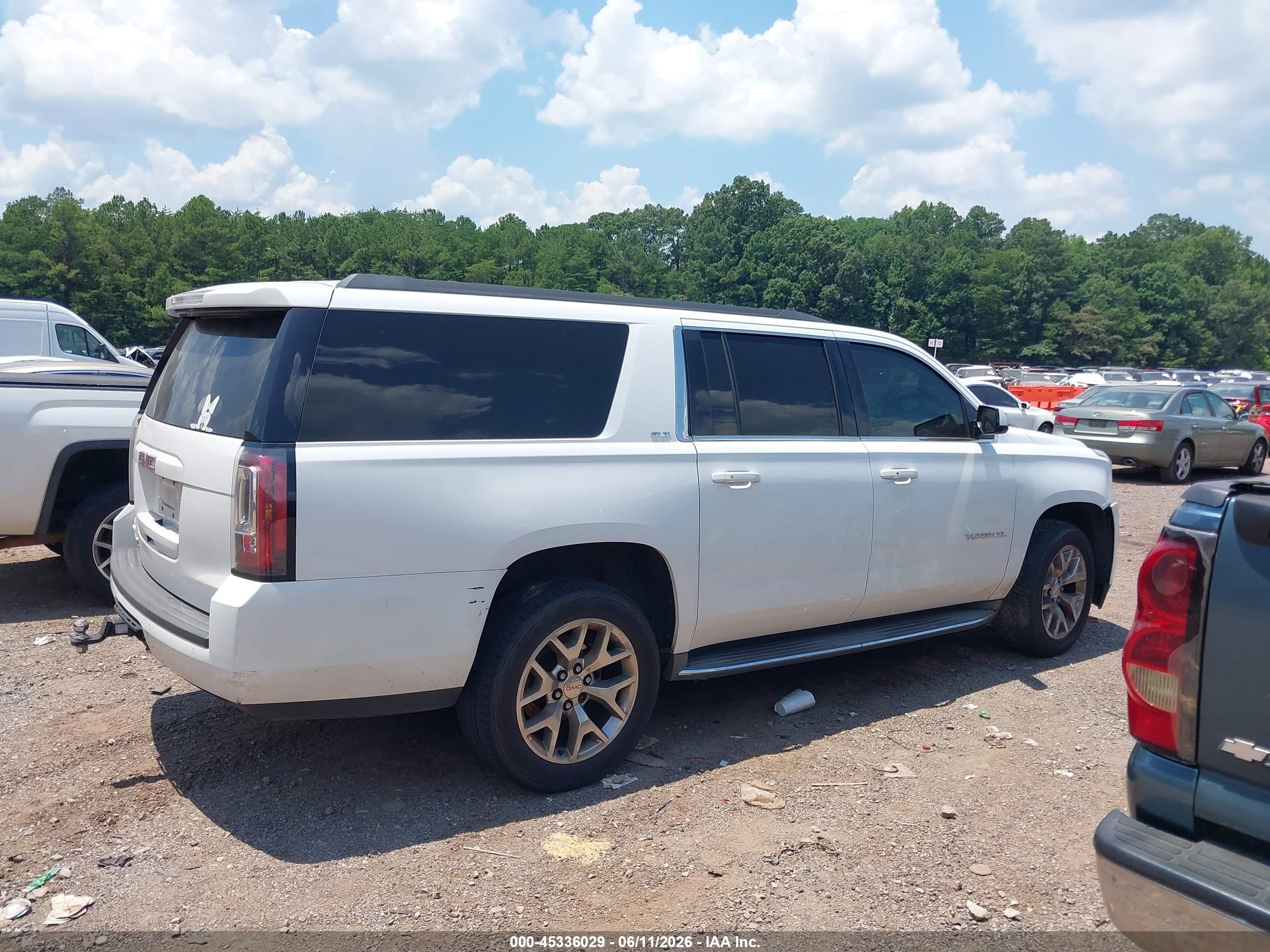 2015 Gmc Yukon Xl 1500 Slt White vin: 1GKS1HKC1FR510068