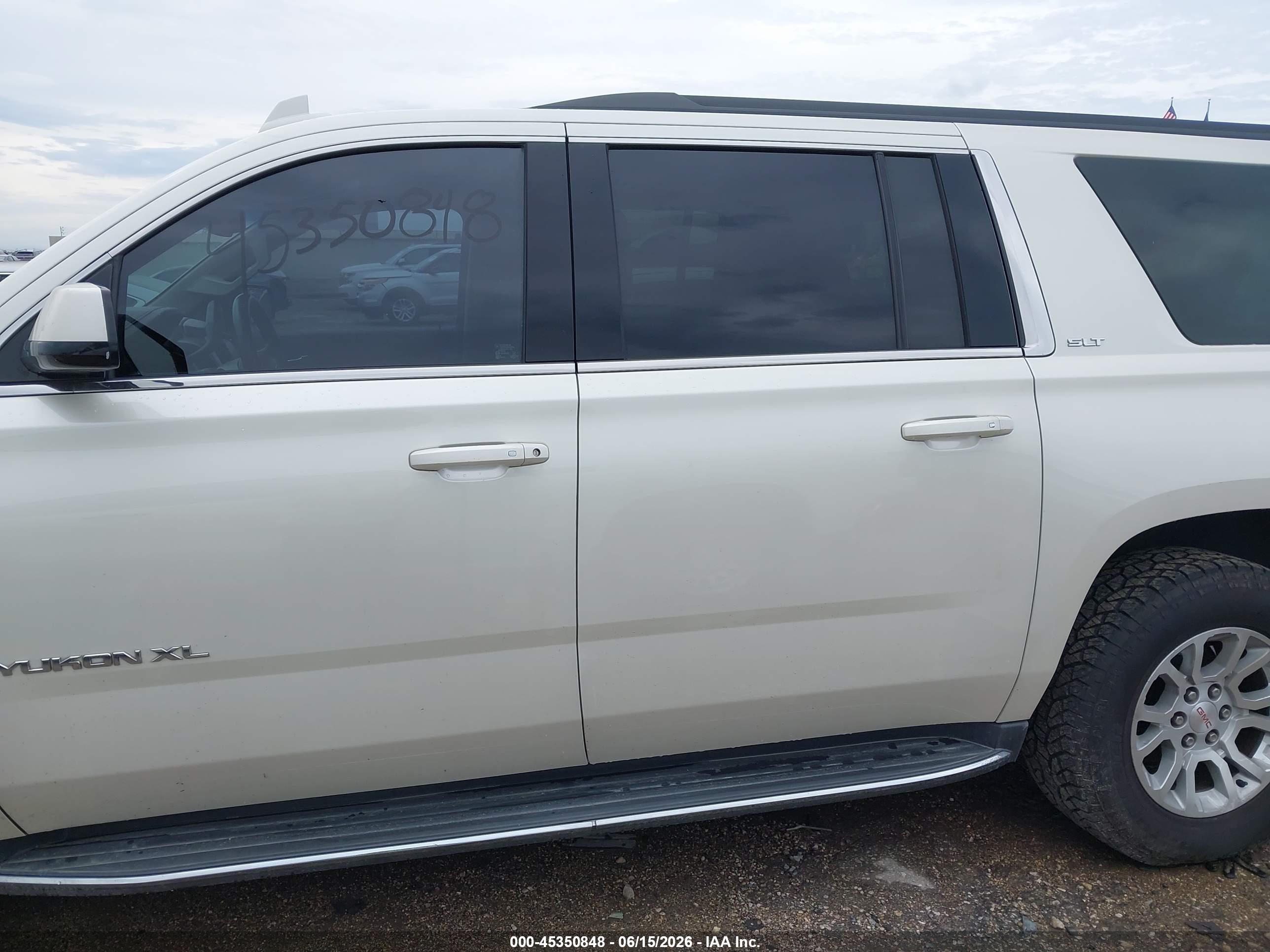 2015 Gmc Yukon Xl 1500 Slt White vin: 1GKS1HKC2FR610907