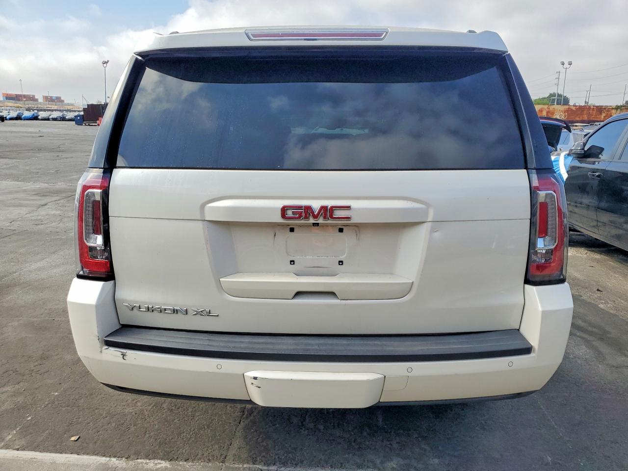2015 Gmc Yukon Xl C1500 Slt White vin: 1GKS1HKC9FR269408