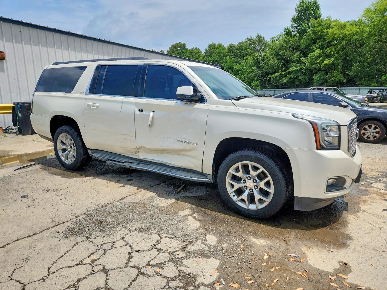 2015 Gmc Yukon Xl C1500 Slt Cream vin: 1GKS1HKCXFR117668