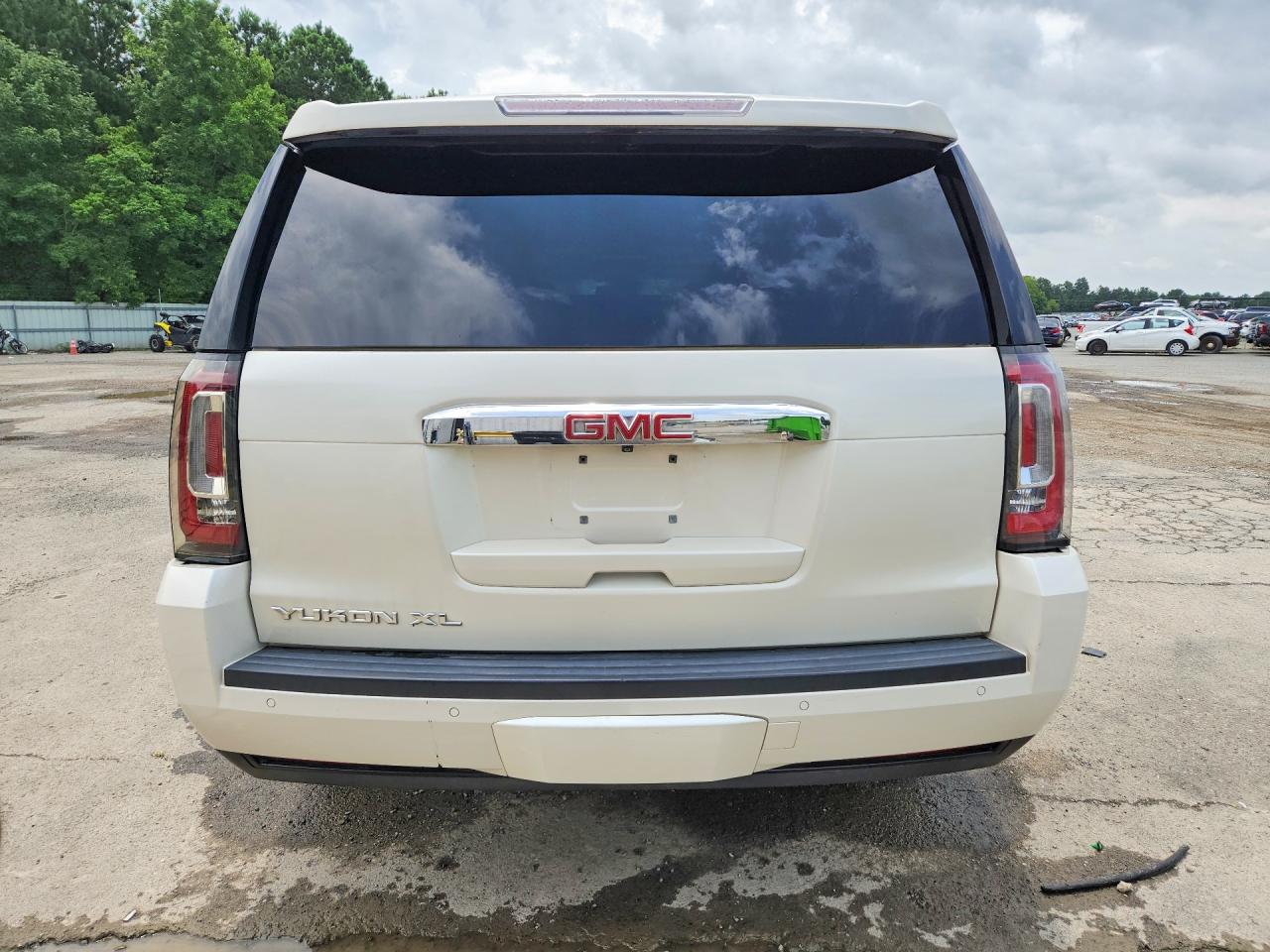 2015 Gmc Yukon Xl C1500 Slt Cream vin: 1GKS1HKCXFR117668