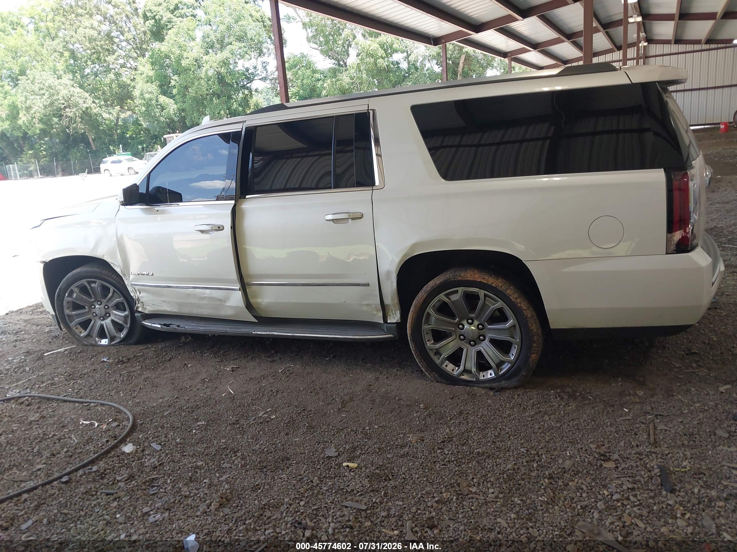 2015 Gmc Yukon Xl 1500 Denali White vin: 1GKS1JKJ2FR592737
