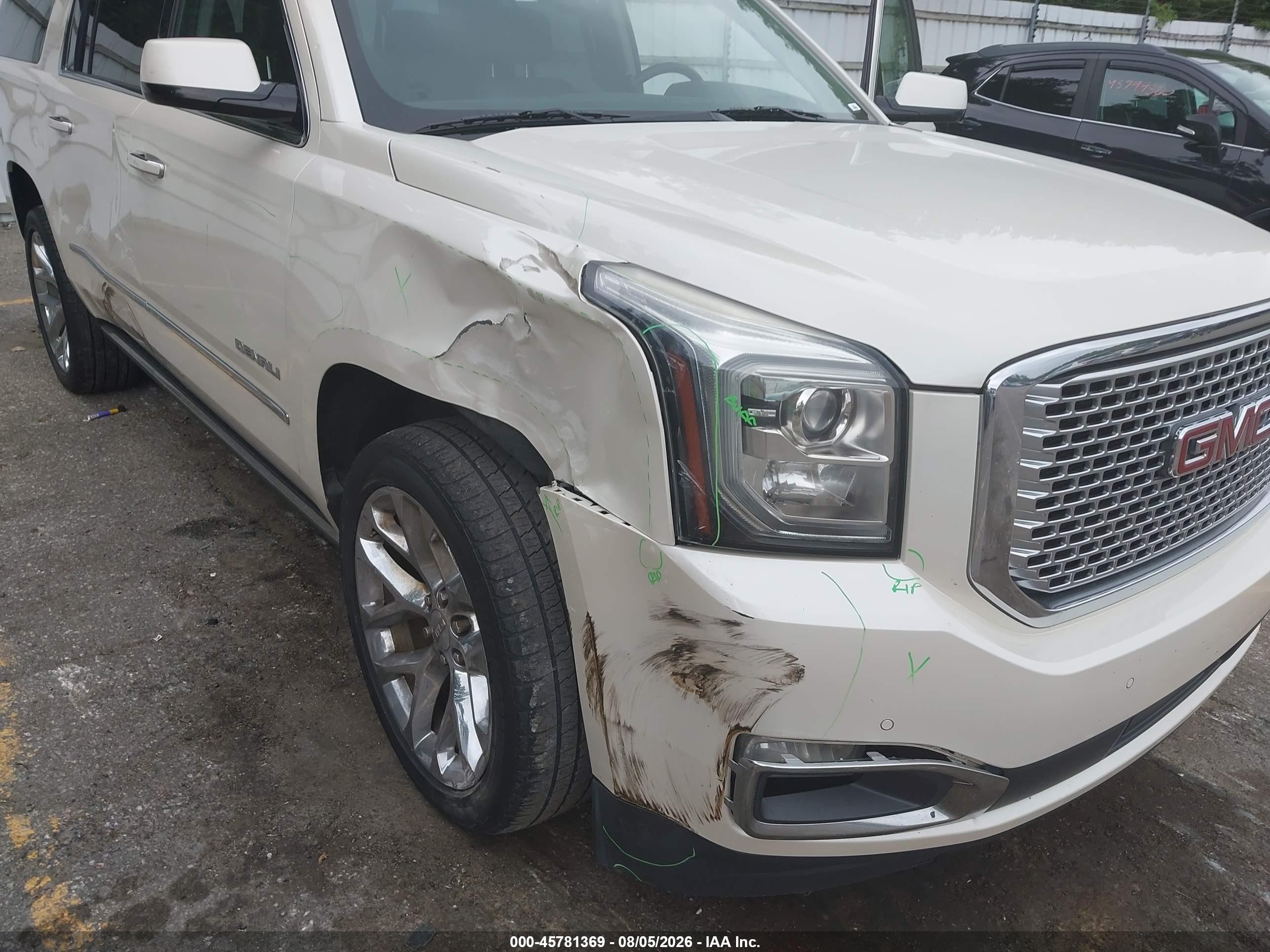 2015 Gmc Yukon Xl 1500 Denali Белый vin: 1GKS1JKJ2FR651821