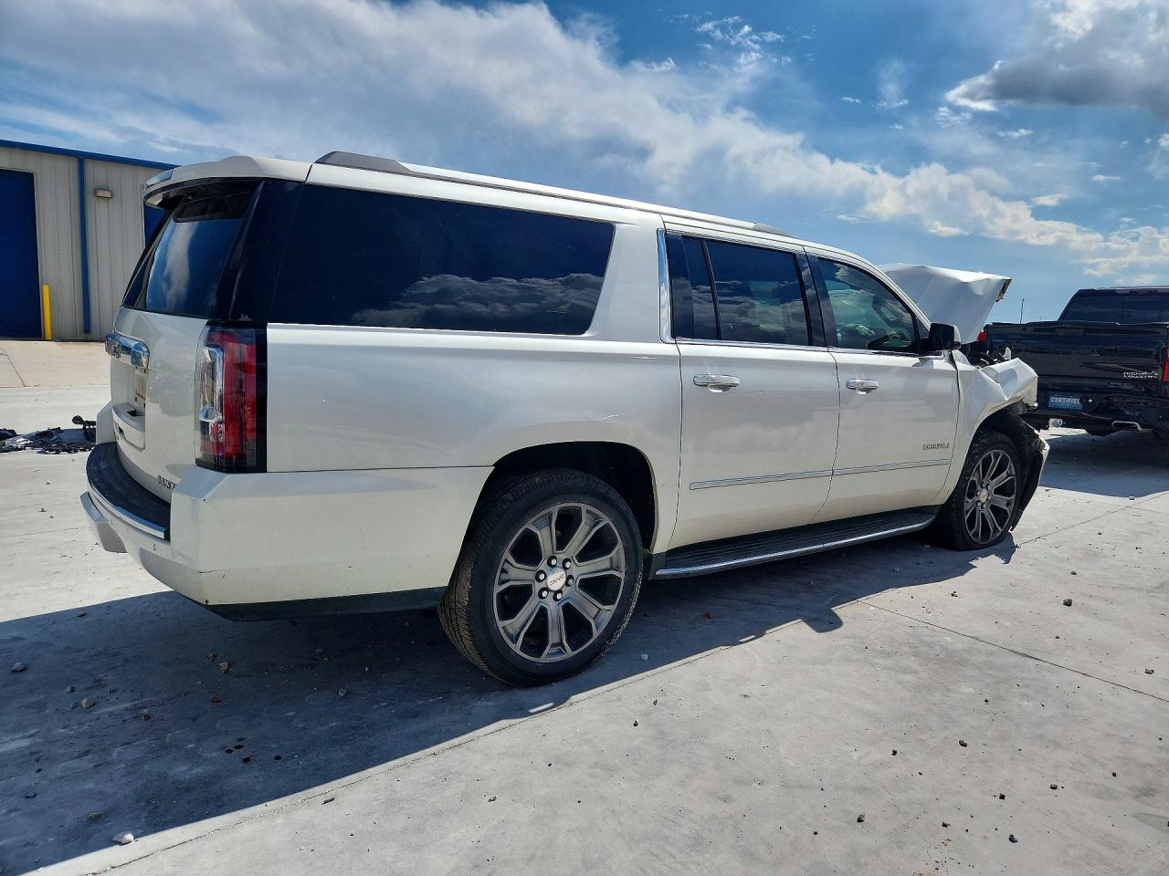 2015 Gmc Yukon Xl Denali White vin: 1GKS1JKJ3FR580810