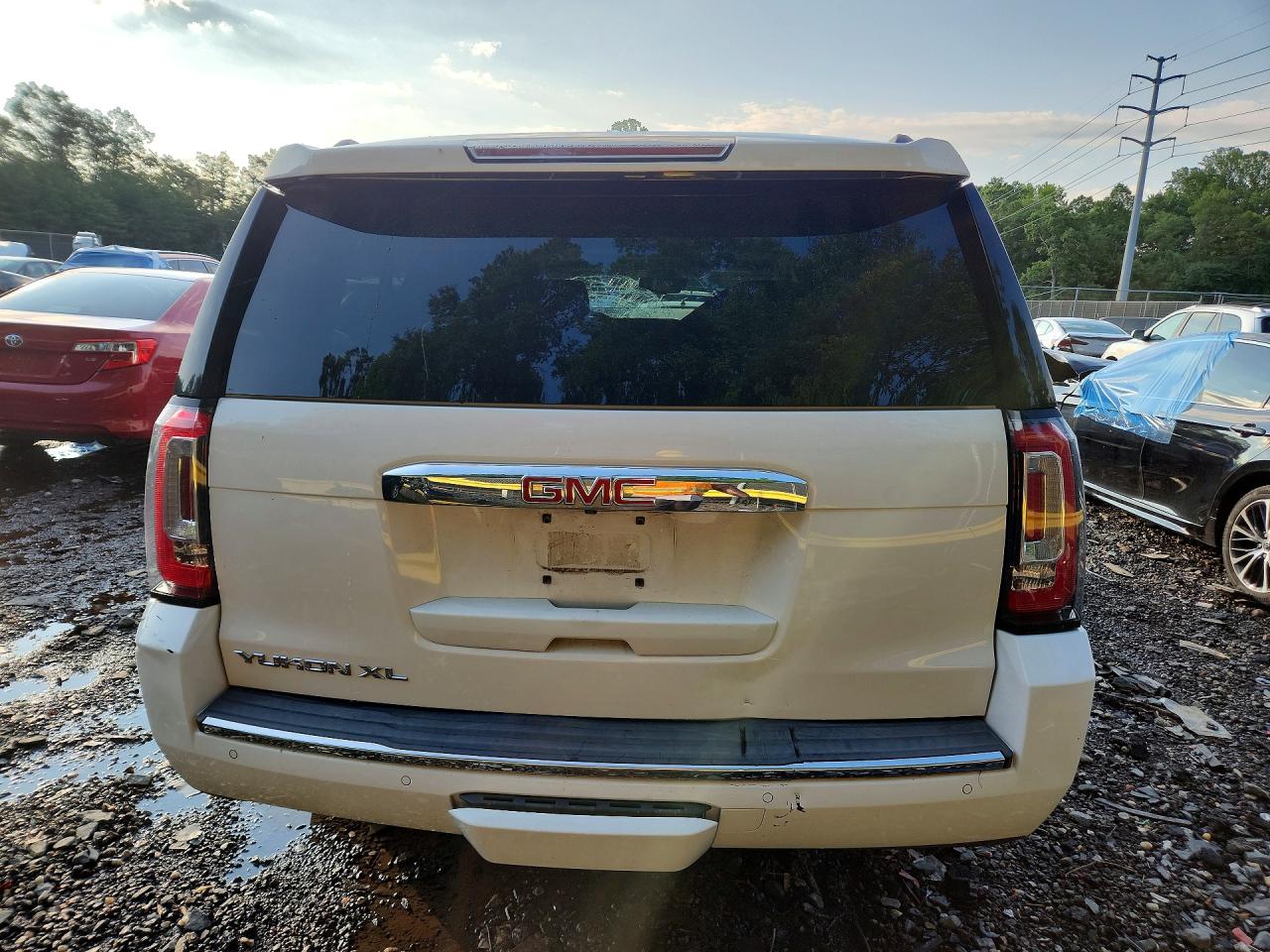 2015 Gmc Yukon Xl Denali White vin: 1GKS1JKJ8FR164056