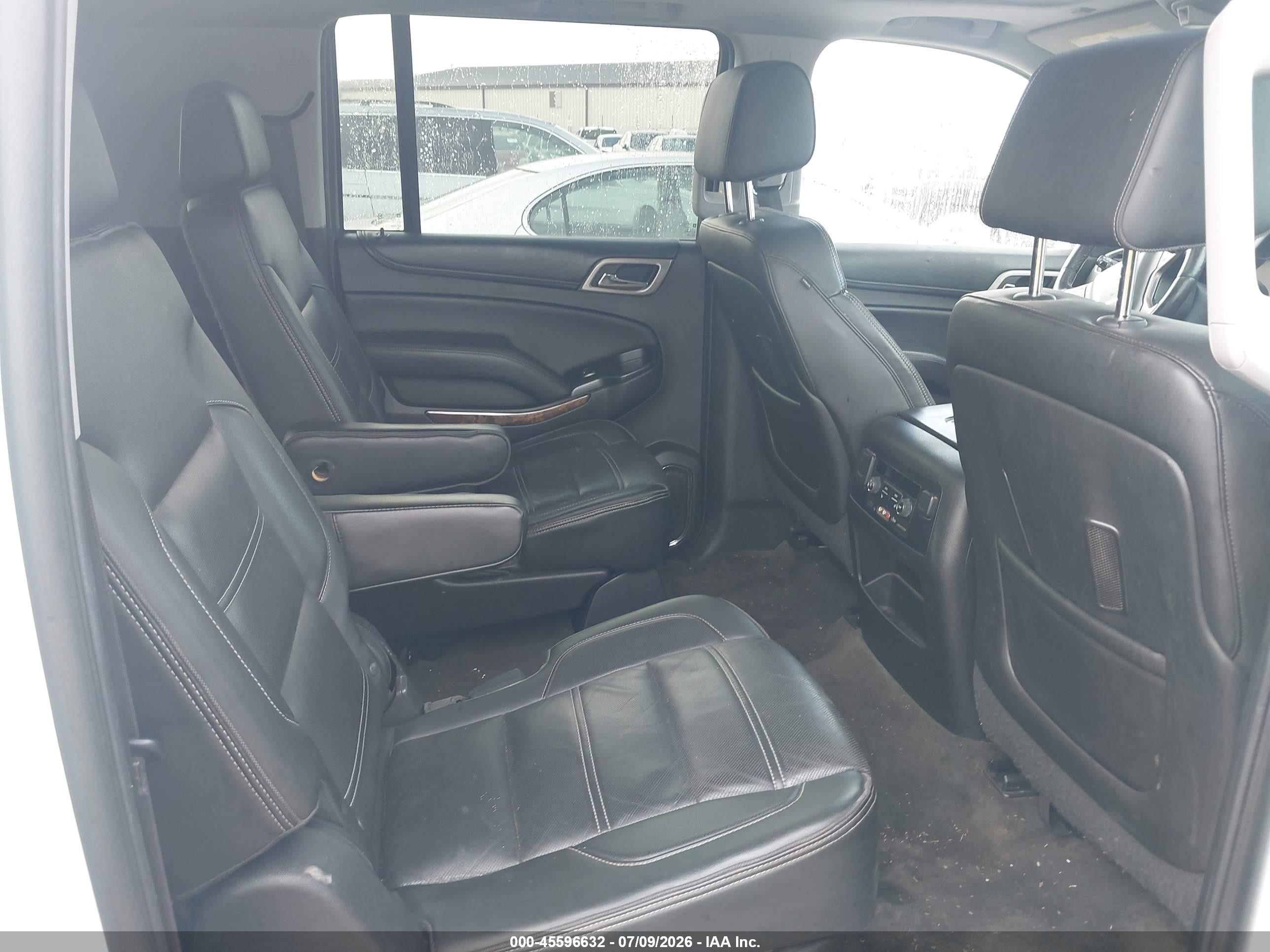 2015 Gmc Yukon Xl 1500 Denali White vin: 1GKS1JKJ8FR249107