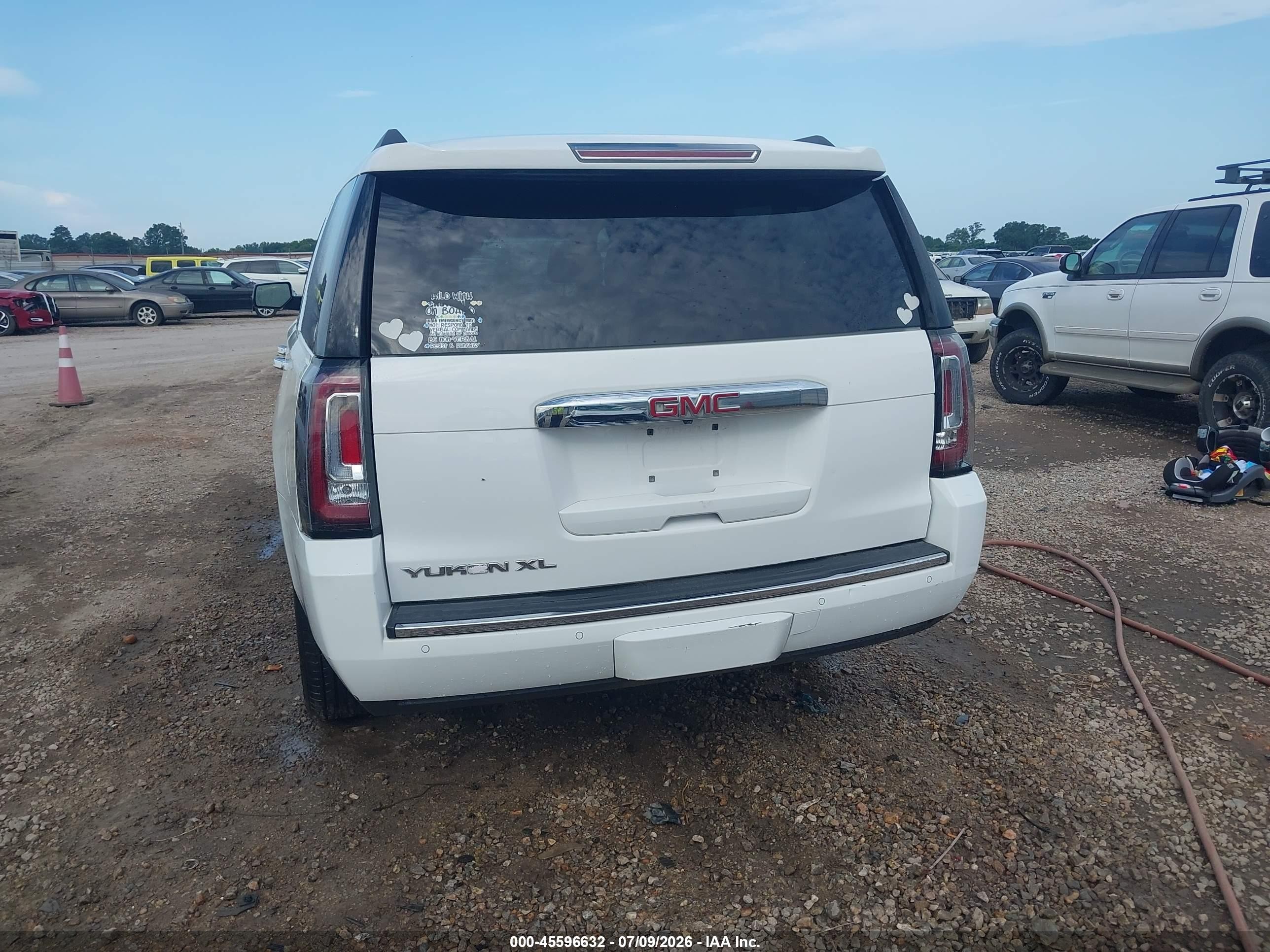 2015 Gmc Yukon Xl 1500 Denali White vin: 1GKS1JKJ8FR249107