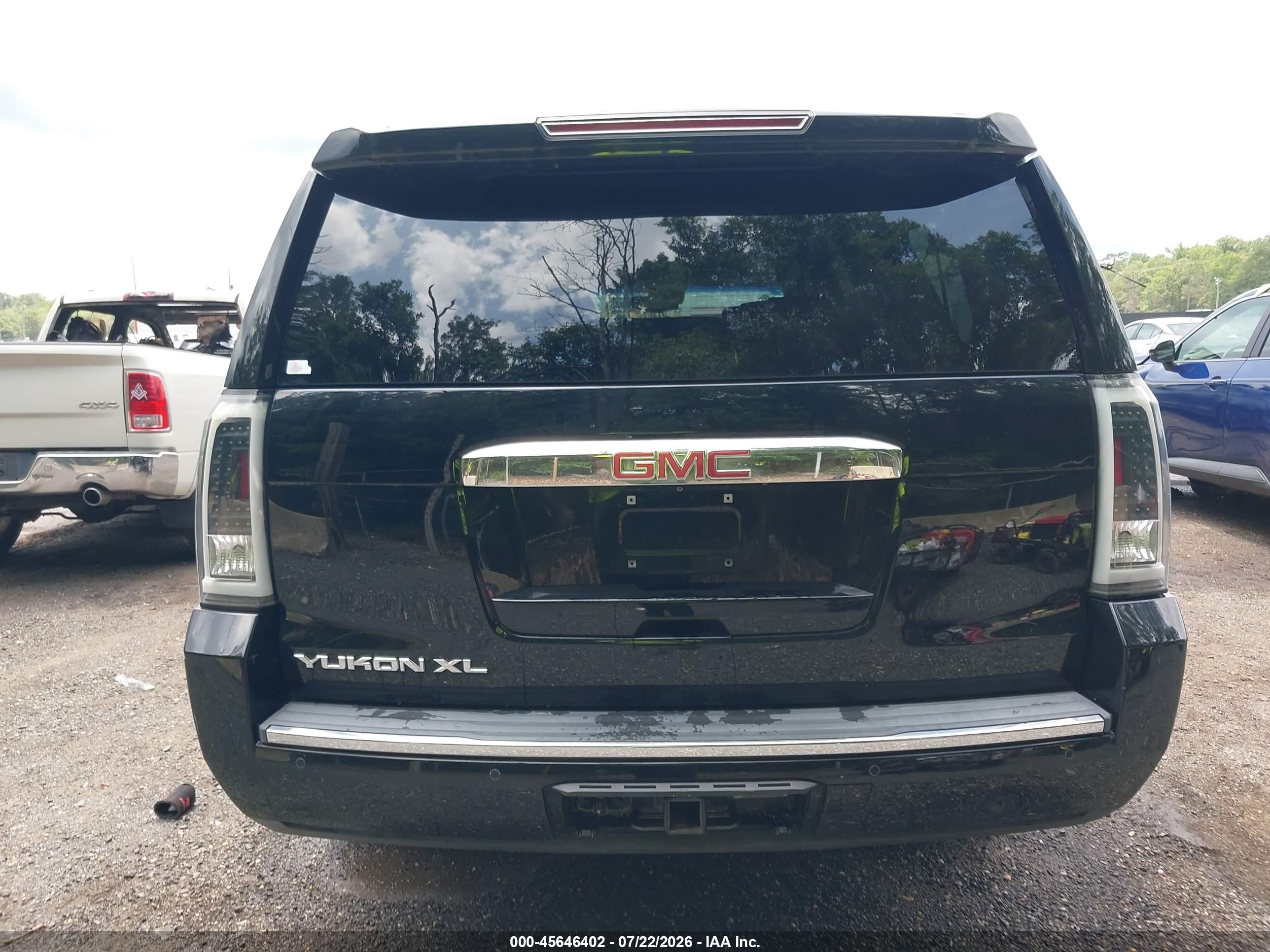 2015 Gmc Yukon Xl 1500 Denali Black vin: 1GKS1JKJ8FR733052