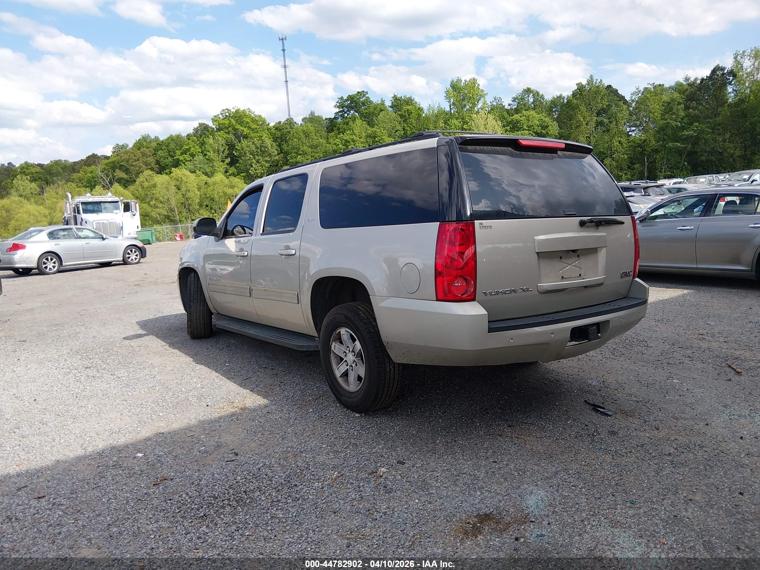 2013 Gmc Yukon Xl 1500 Slt Gold vin: 1GKS1KE03DR347399