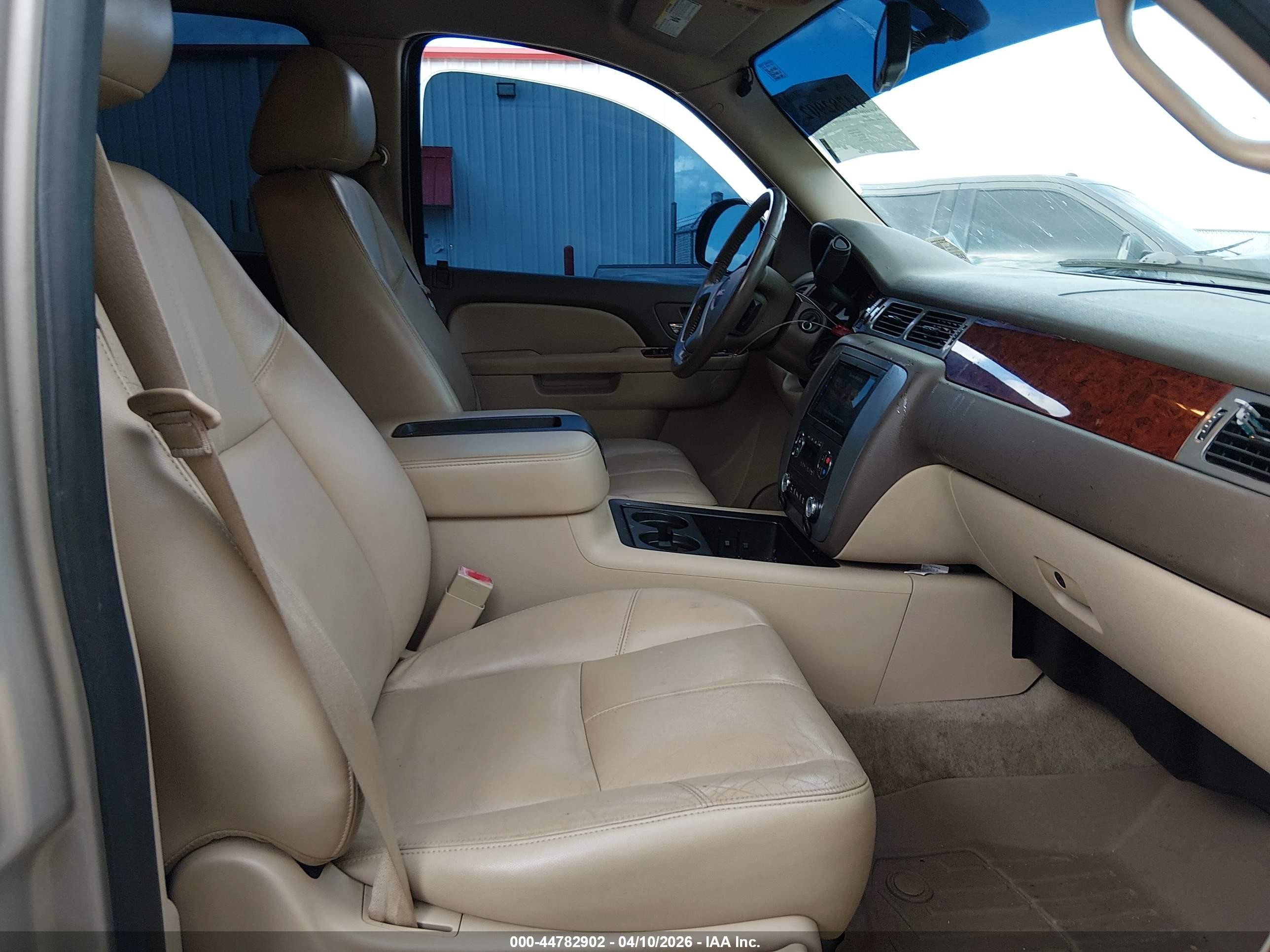 2013 Gmc Yukon Xl 1500 Slt Gold vin: 1GKS1KE03DR347399