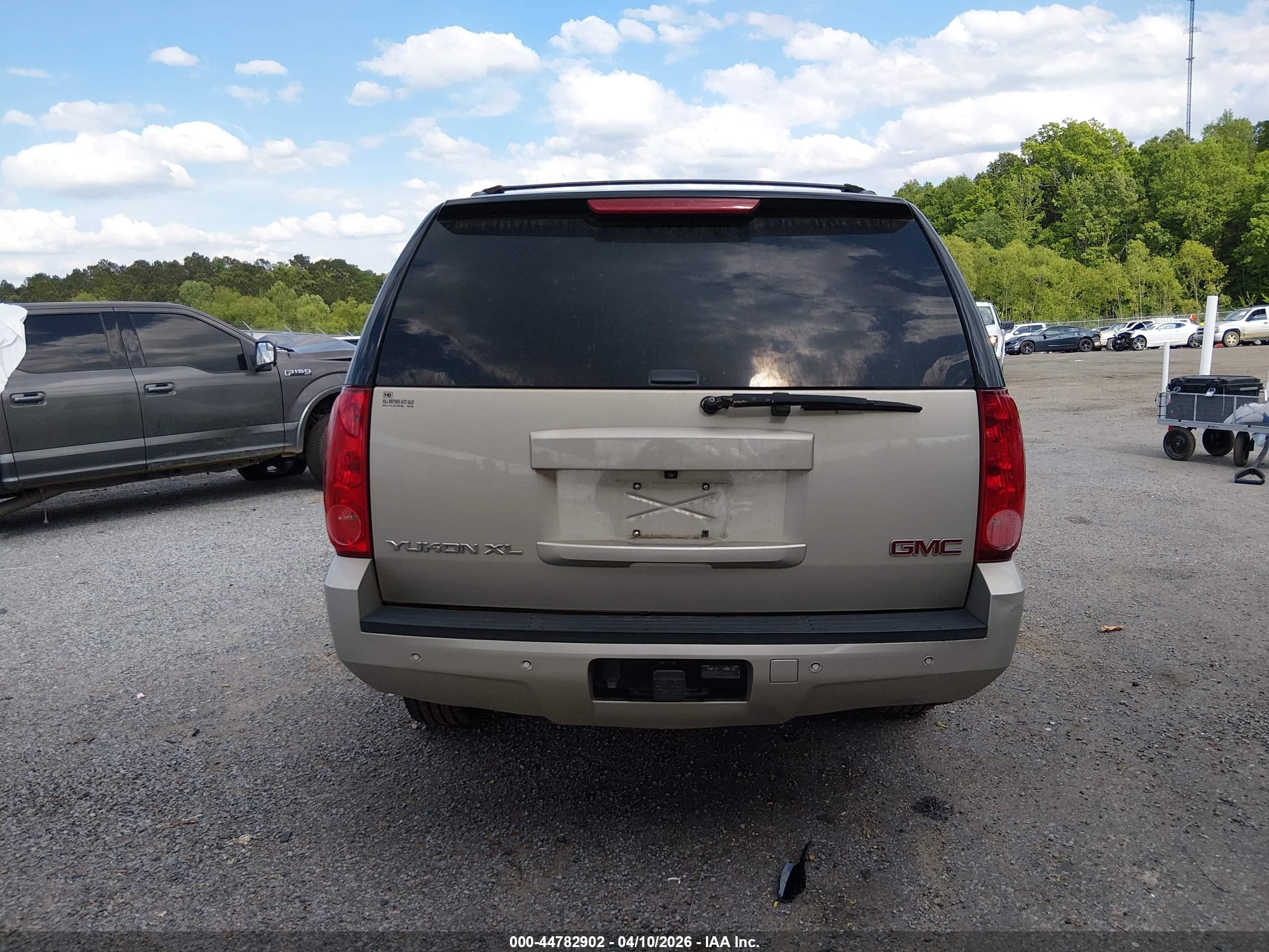 2013 Gmc Yukon Xl 1500 Slt Gold vin: 1GKS1KE03DR347399
