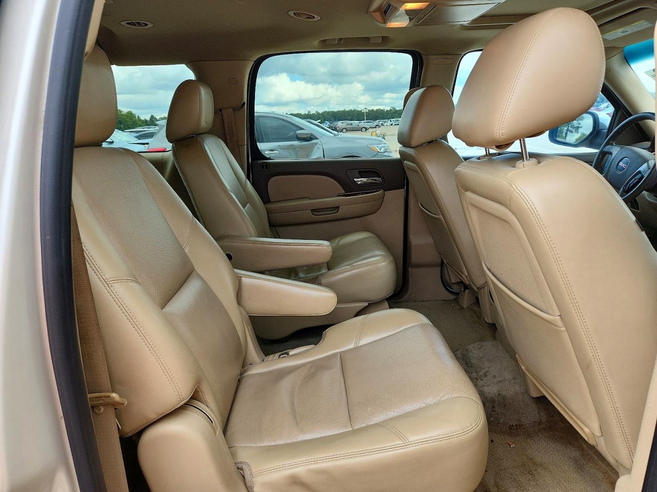 2011 Gmc Yukon Xl C1500 Slt White vin: 1GKS1KE06BR397694