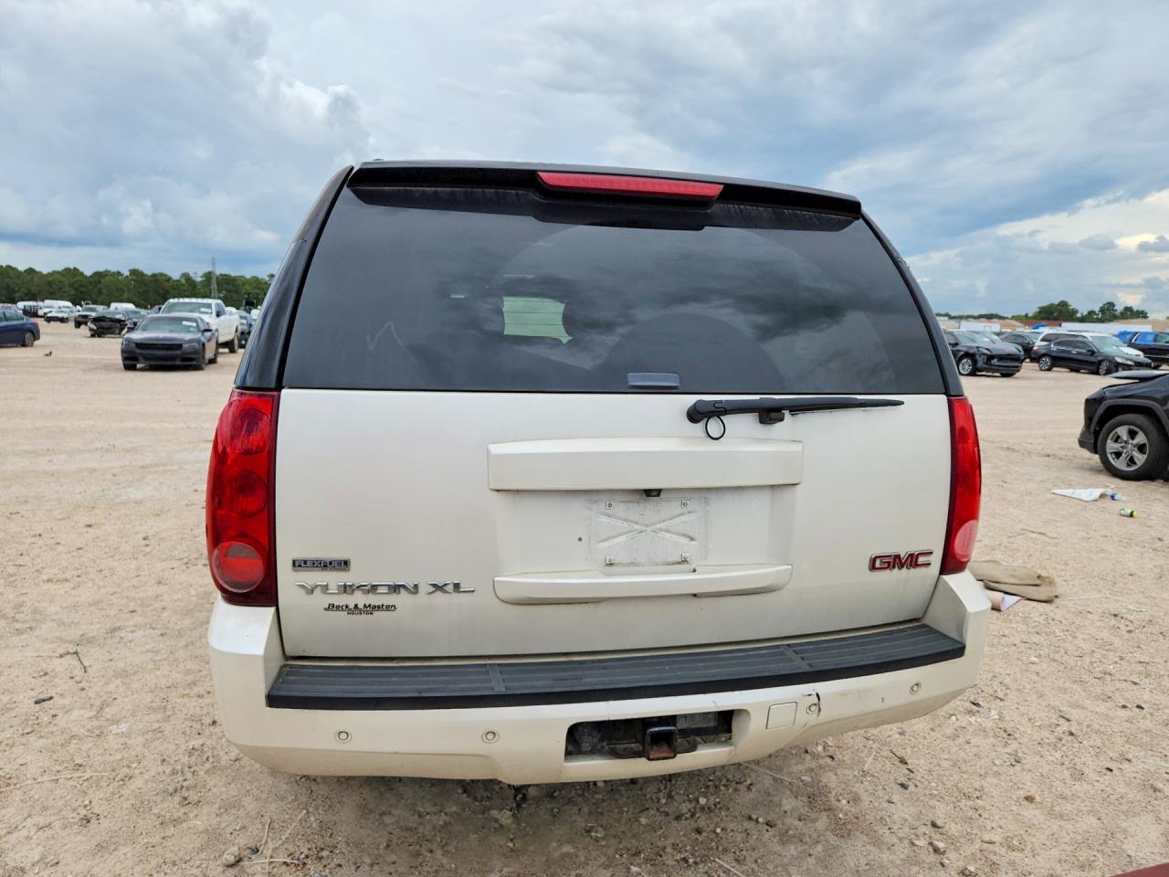 2011 Gmc Yukon Xl C1500 Slt White vin: 1GKS1KE06BR397694