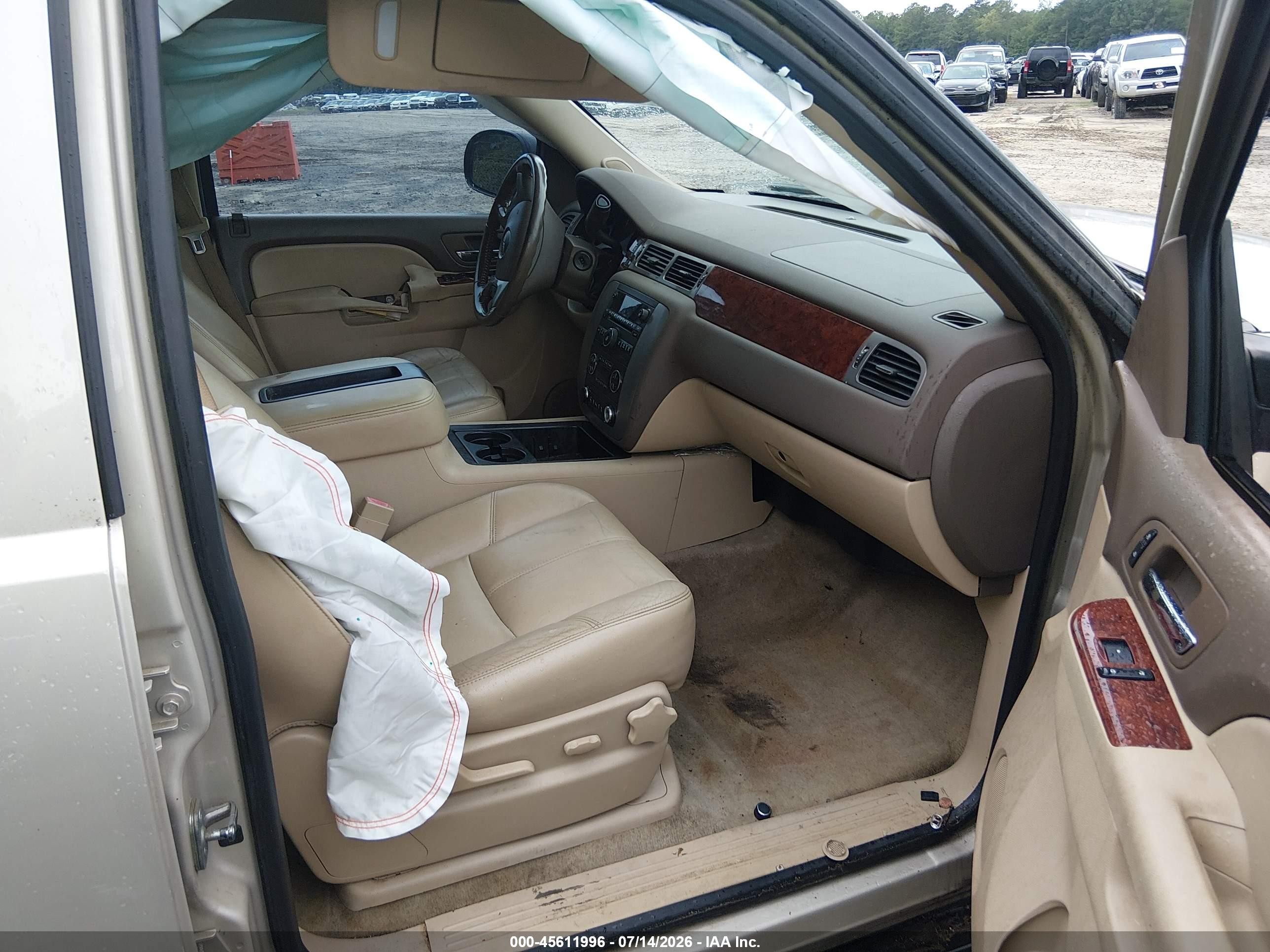 2013 Gmc Yukon Xl 1500 Slt Beige vin: 1GKS1KE08DR303446