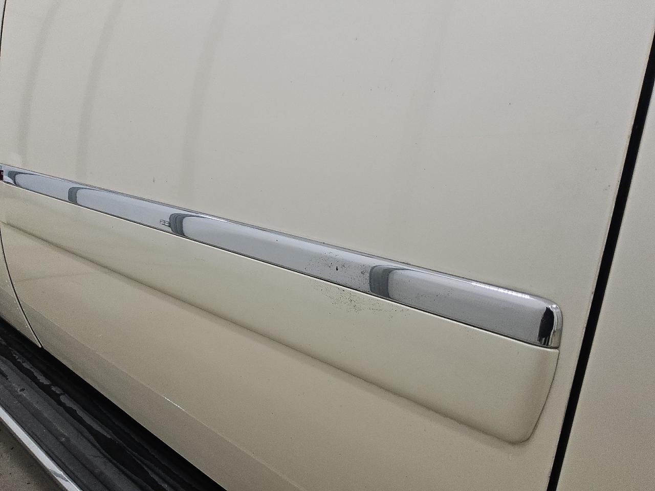2013 Gmc Yukon Xl Denali White vin: 1GKS1MEF0DR149878 Damage: Left Rear Door, Heavy Scratch, 1/8 To 1/2 Inch