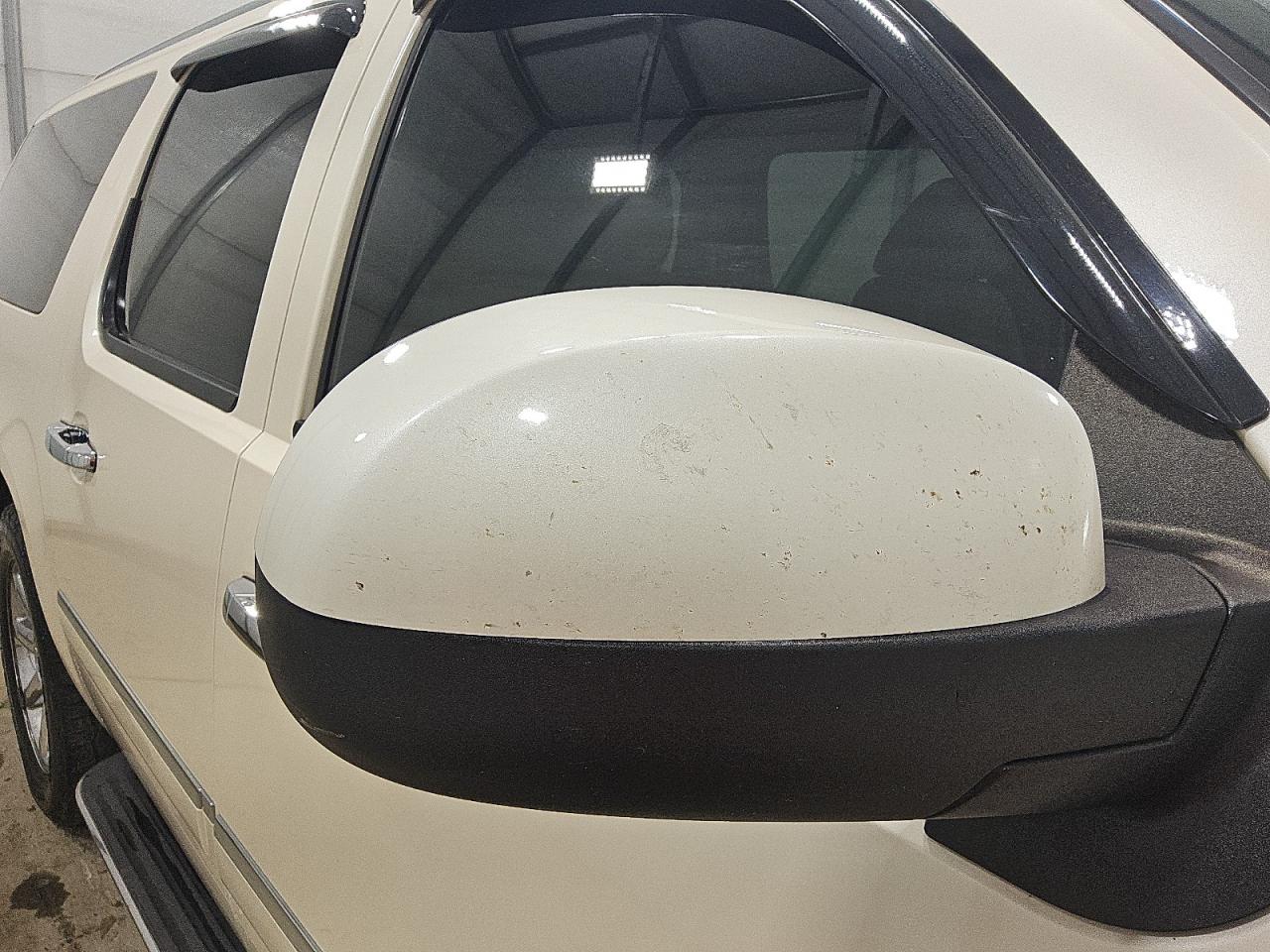 2013 Gmc Yukon Xl Denali White vin: 1GKS1MEF0DR149878 Damage: Rf Mirror Cover, Multiple Scratches Heavy, 3