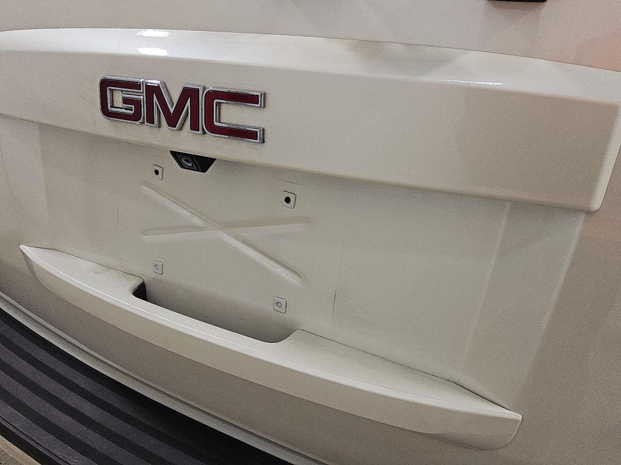 2013 Gmc Yukon Xl Denali White vin: 1GKS1MEF0DR149878 Damage: Lift Gate, Multiple Scratches Heavy, 2