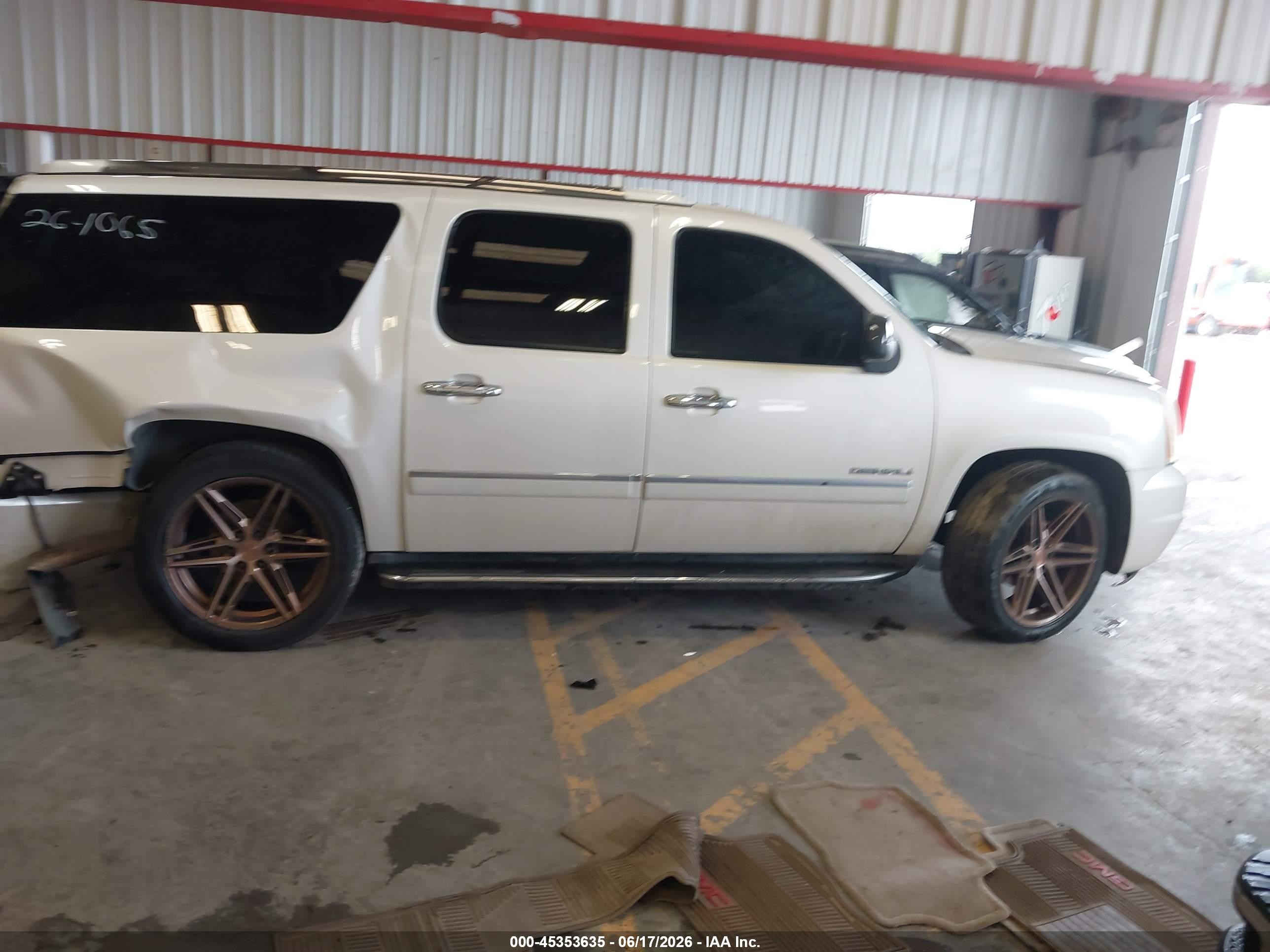 2011 Gmc Yukon Xl 1500 Denali Cream vin: 1GKS1MEF1BR278676