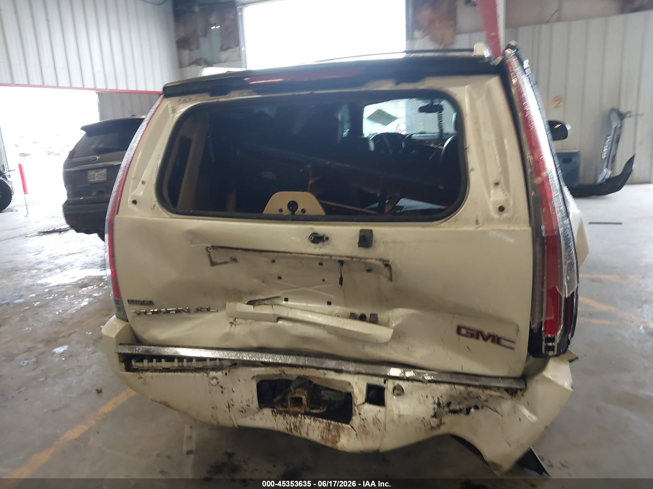 2011 Gmc Yukon Xl 1500 Denali Cream vin: 1GKS1MEF1BR278676
