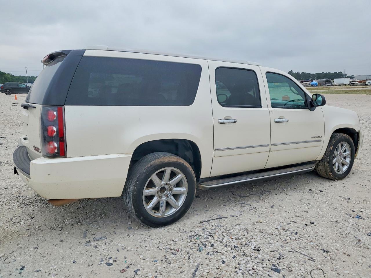 2012 Gmc Yukon Xl Denali Beige vin: 1GKS1MEF1CR227731