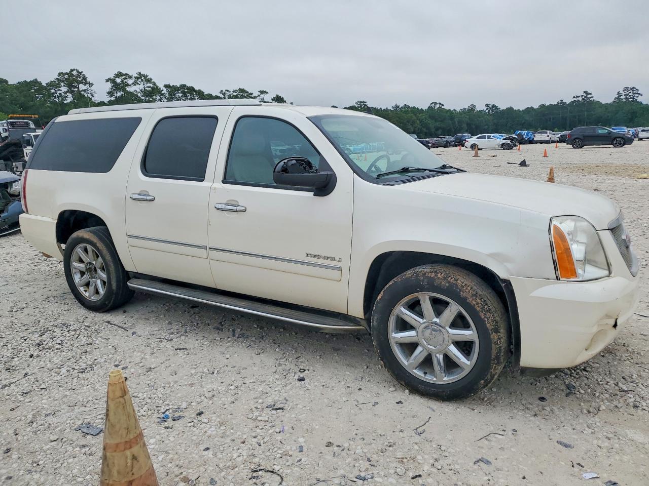 2012 Gmc Yukon Xl Denali Beige vin: 1GKS1MEF1CR227731