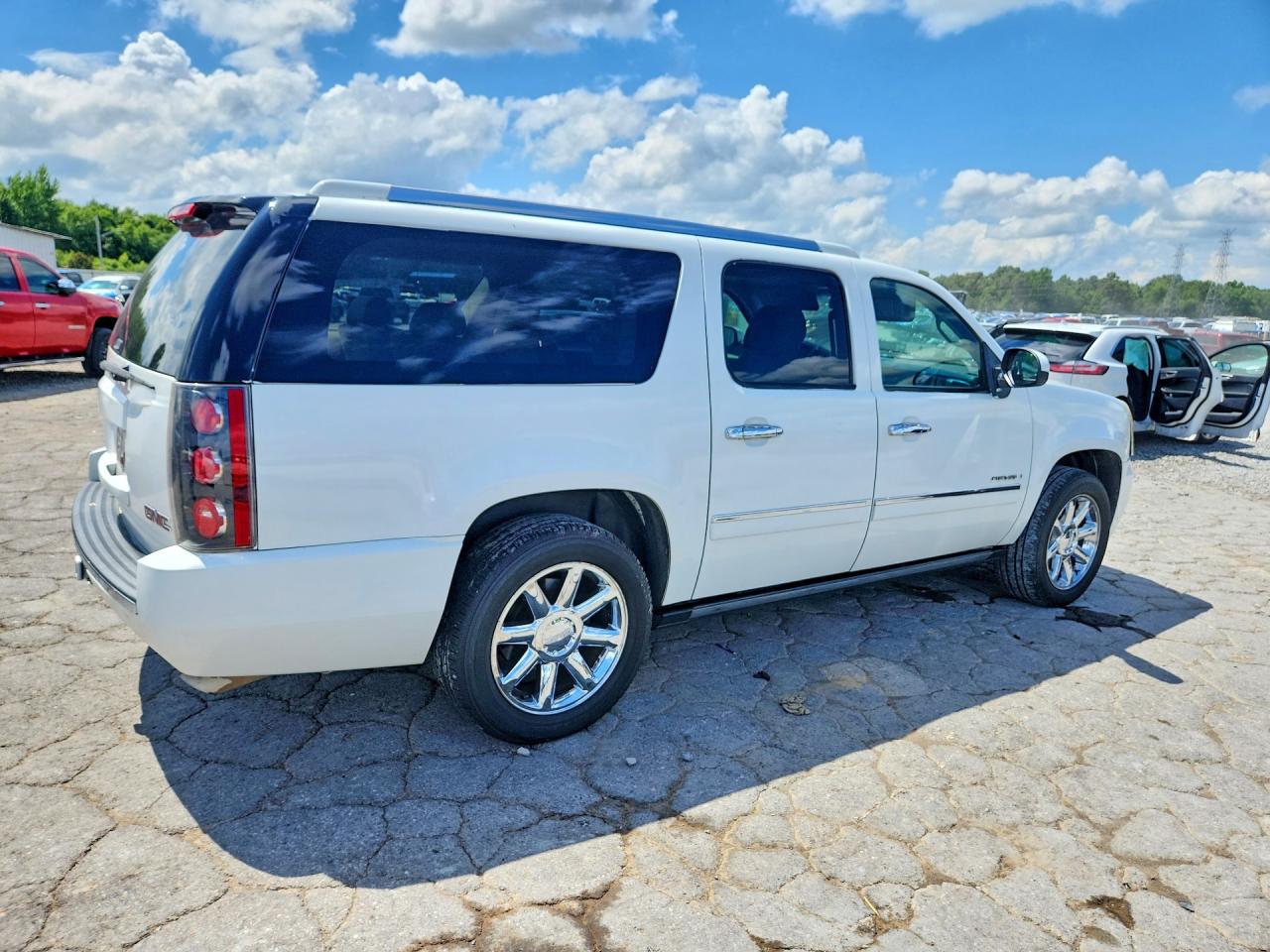 2012 Gmc Yukon Xl Denali White vin: 1GKS1MEF2CR182136