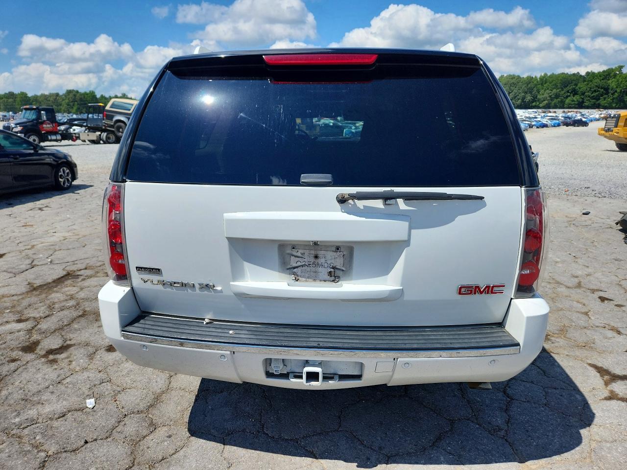 2012 Gmc Yukon Xl Denali White vin: 1GKS1MEF2CR182136