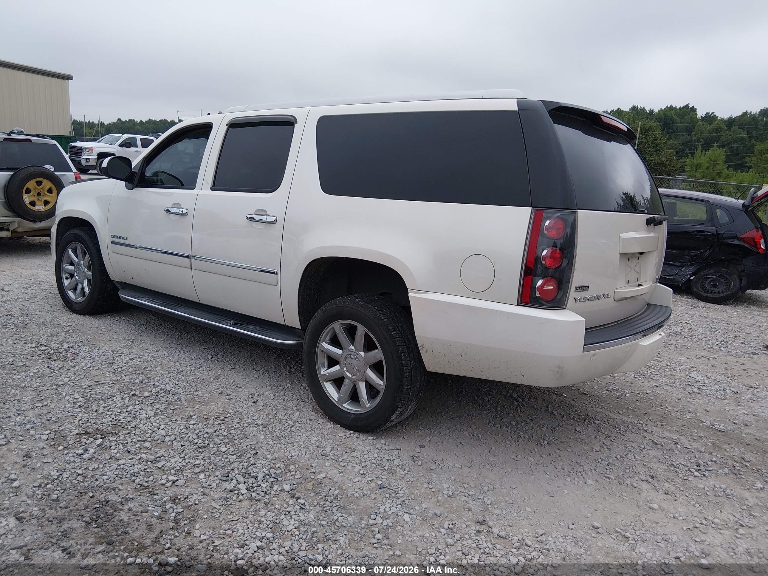 2011 Gmc Yukon Xl 1500 Denali Кремовый vin: 1GKS1MEF5BR135682