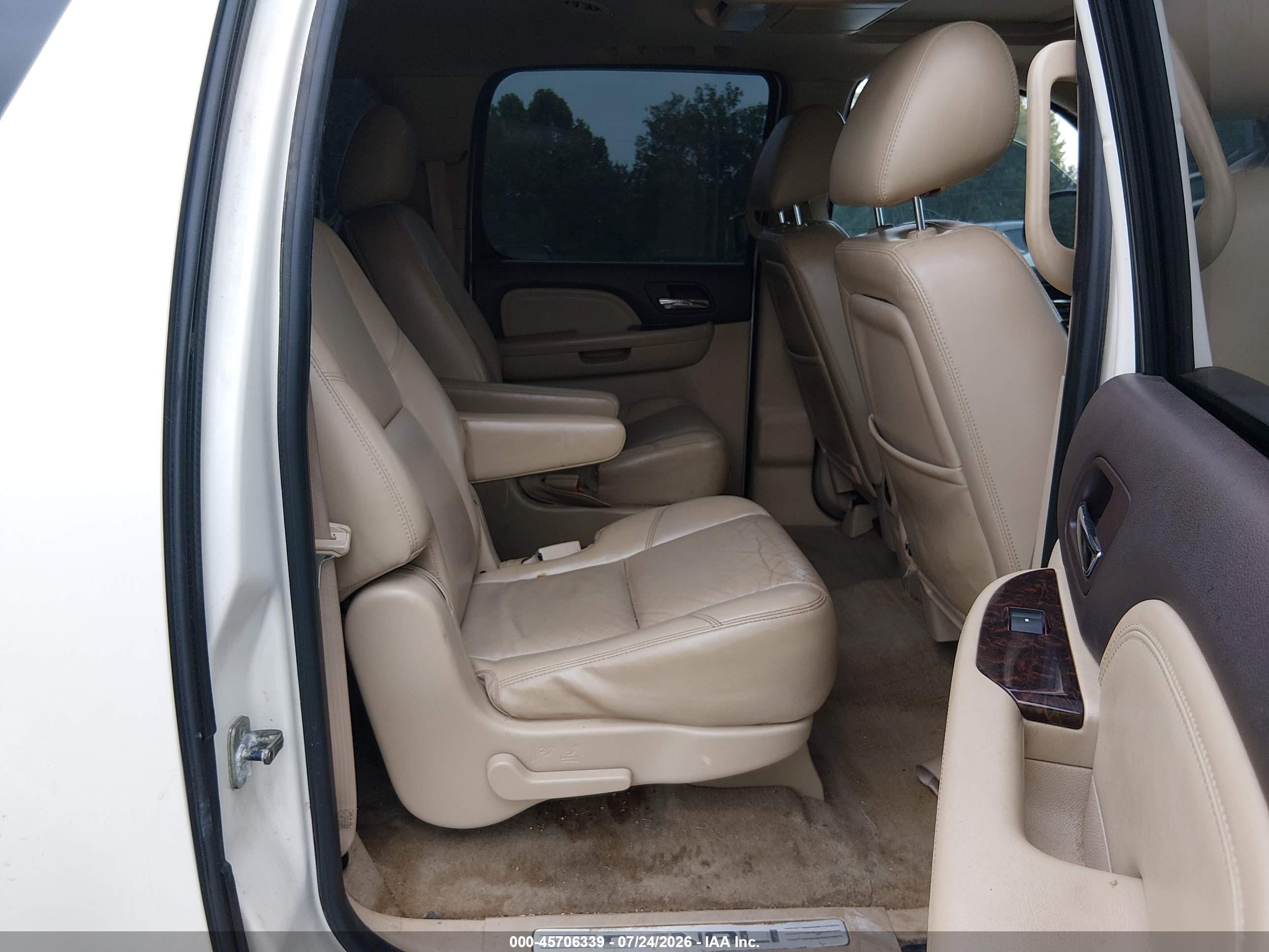 2011 Gmc Yukon Xl 1500 Denali Кремовый vin: 1GKS1MEF5BR135682