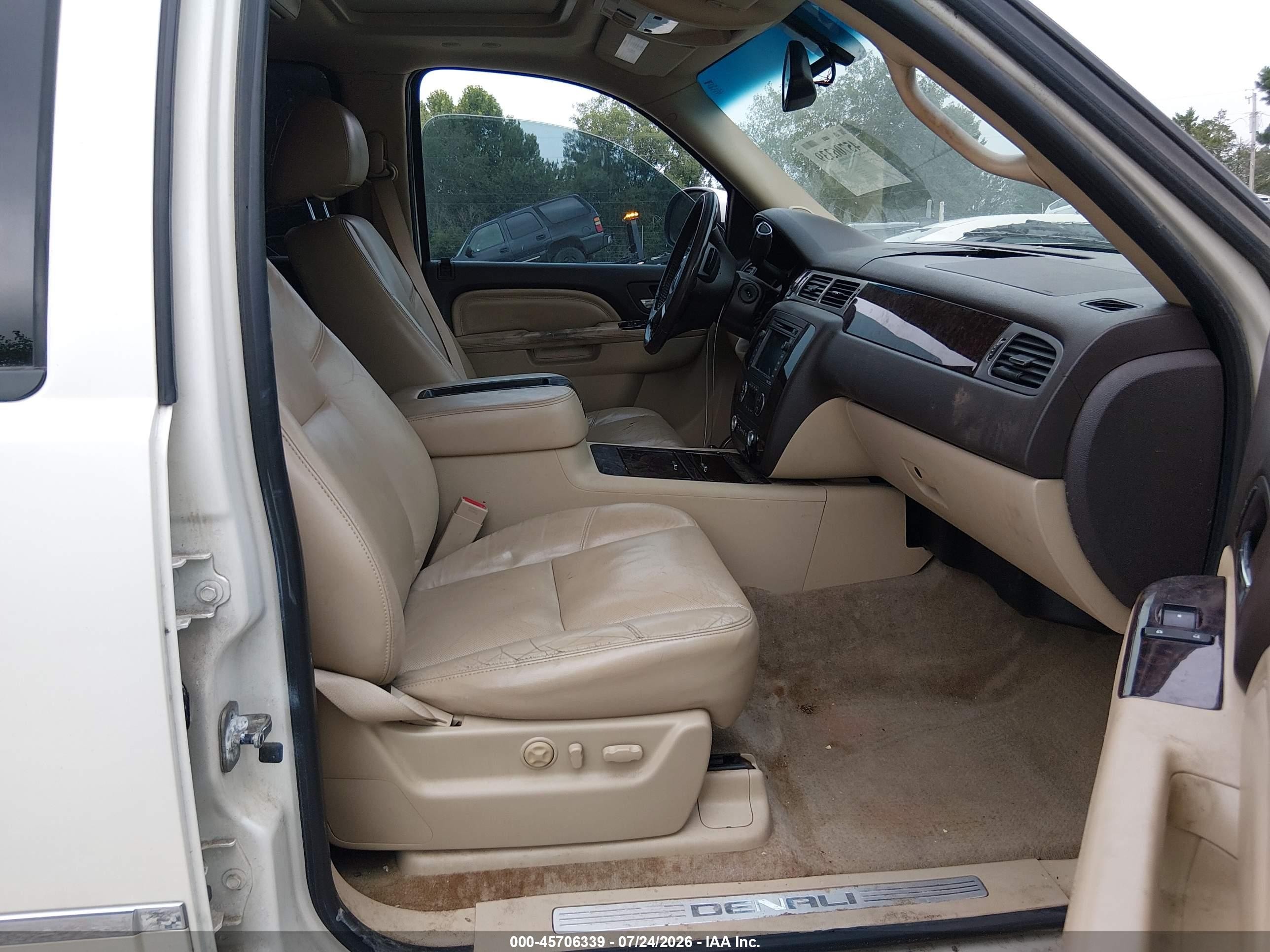 2011 Gmc Yukon Xl 1500 Denali Кремовый vin: 1GKS1MEF5BR135682