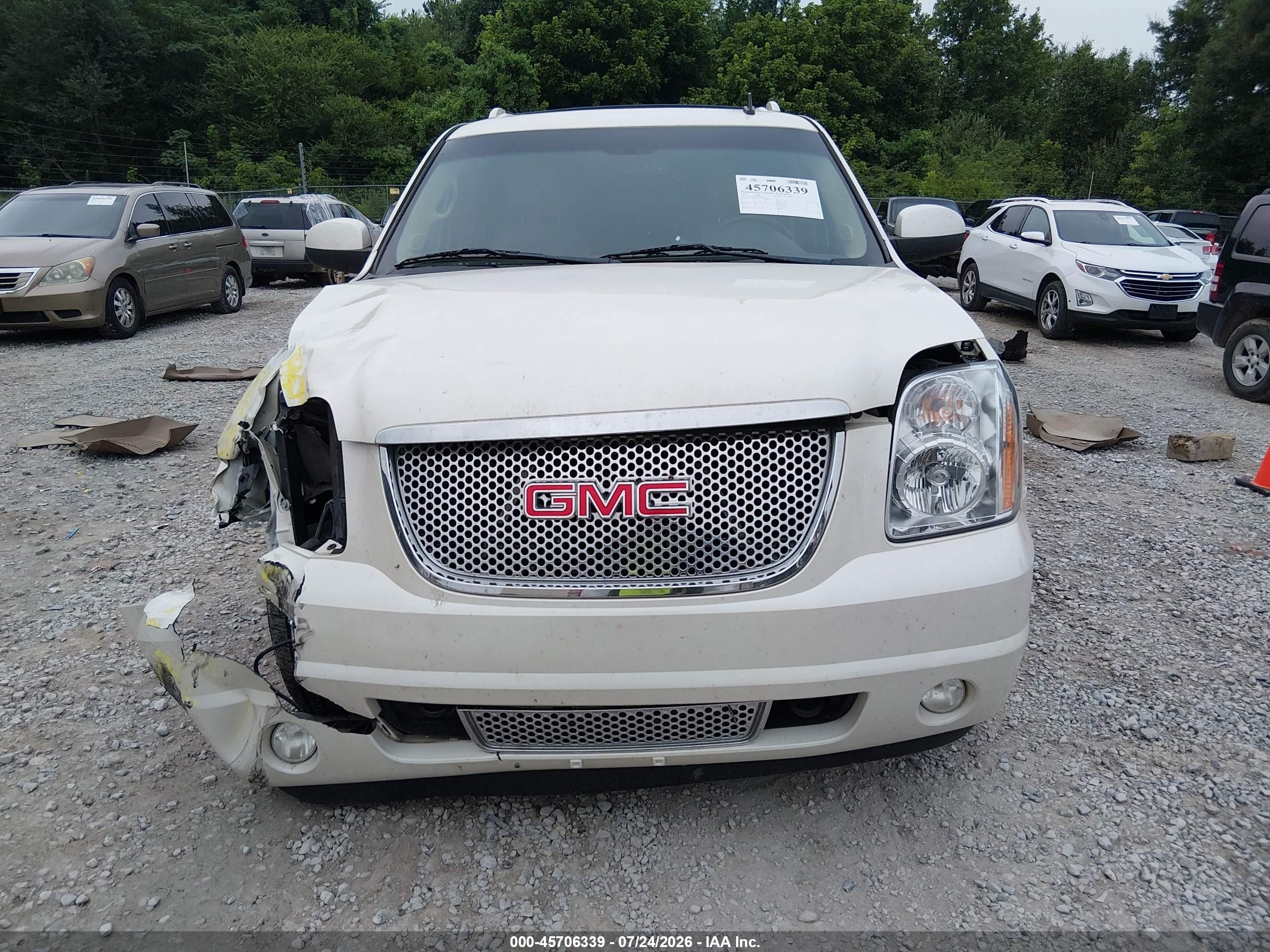 2011 Gmc Yukon Xl 1500 Denali Кремовый vin: 1GKS1MEF5BR135682
